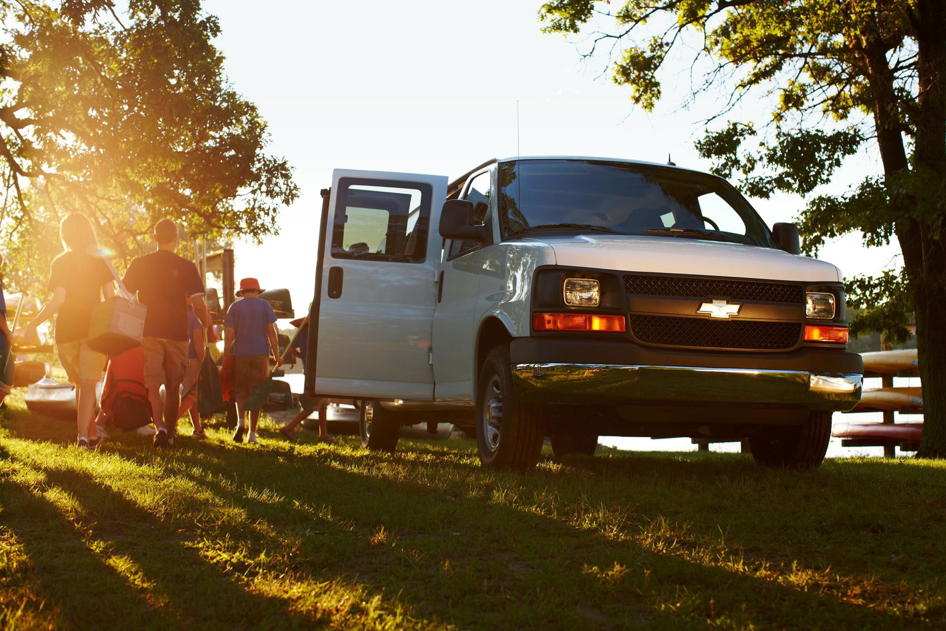 real people, field, plant, chevy, group of people, tree, car, lens flare, land, sky, motor vehicle, women, outdoors, grass, day, chevrolet, land vehicle, HD Wallpaper