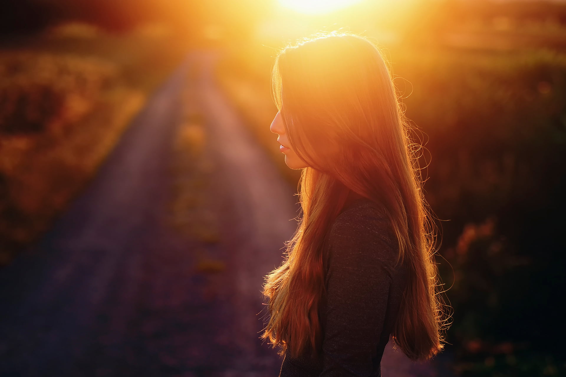 landscape, back Lit, summer, lens Flare, colored, hairstyle, grass, nature, sunset, yellow, girls, brown, freedom, carefree, cheerful, tranquil Scene, focus on foreground, HD Wallpaper