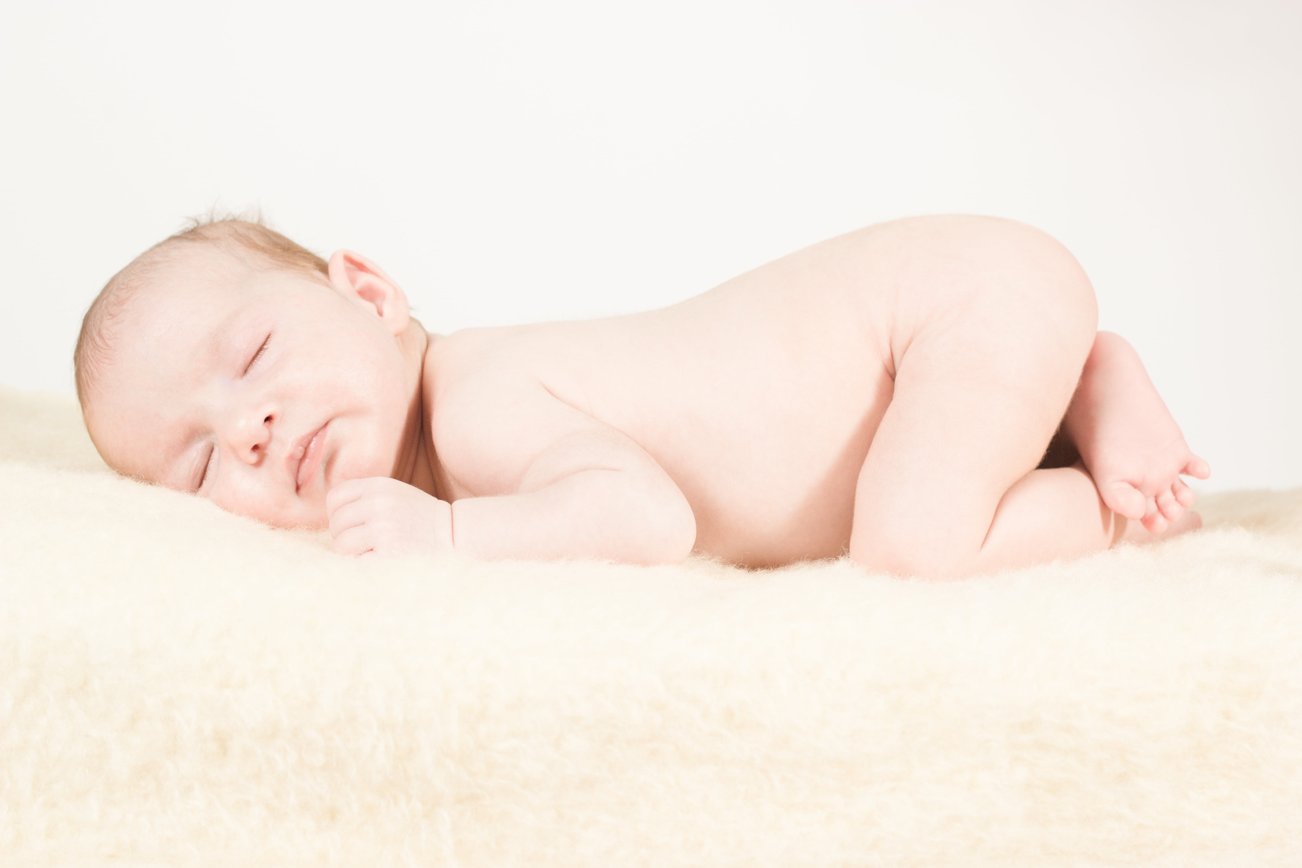 soft, luck, young, 4K, child, beginnings, caucasian Ethnicity, cute, baby, smile, people, relaxation, eyes closed, sleeping, eyes, childhood, face, indoors, HD Wallpaper