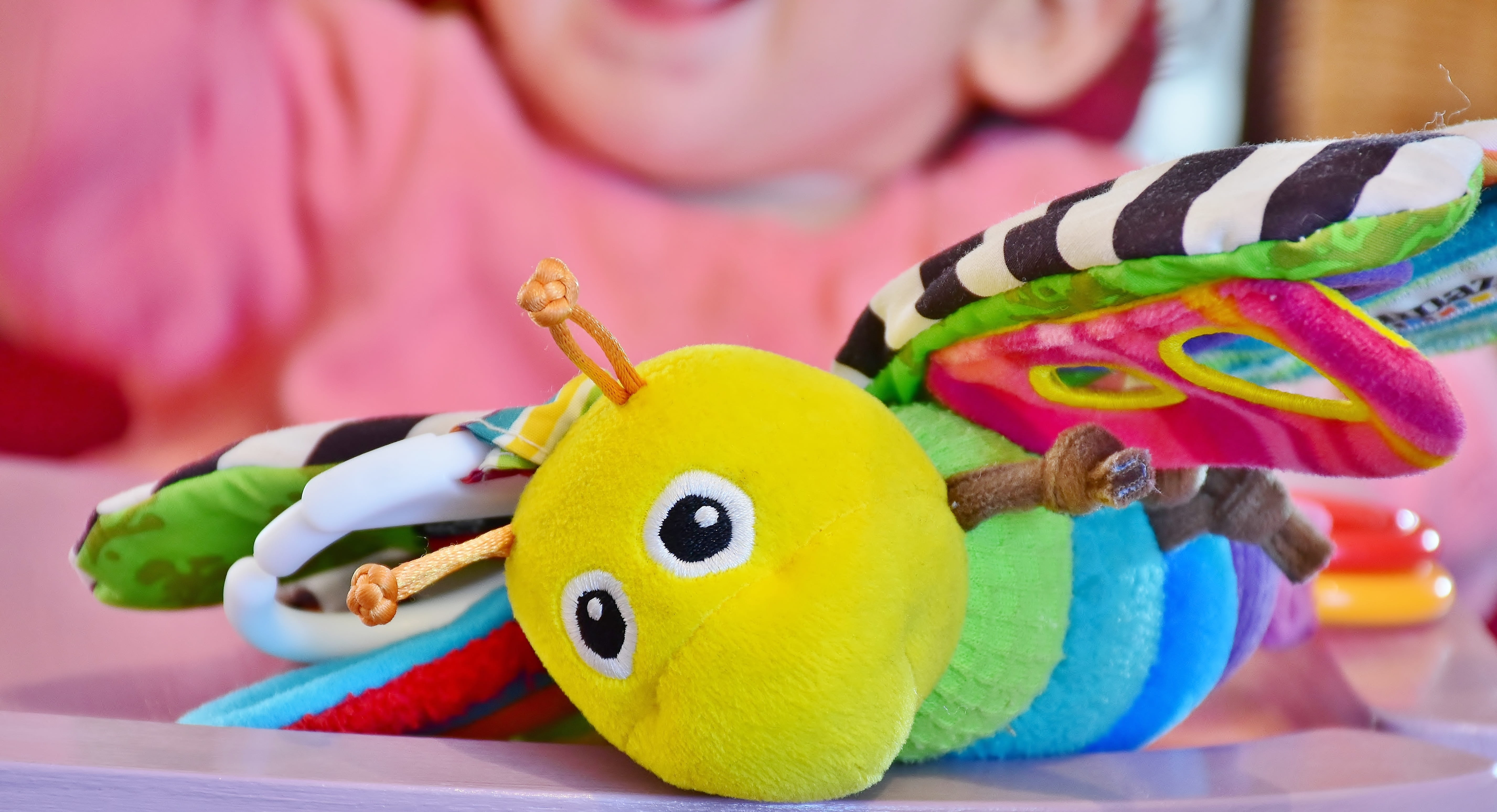 emotioen, art and craft, one person, colorful, small child, young, toy, animal themes, child, offspring, animal, focus on foreground, little, holding, photo, HD Wallpaper