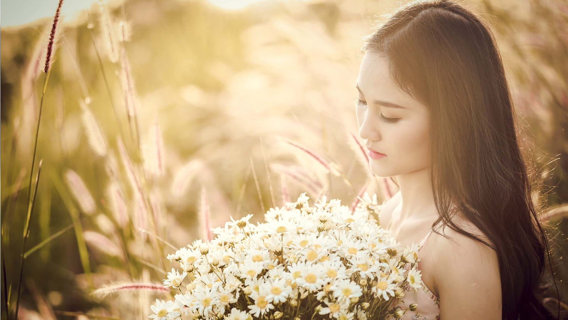 one person, outdoors, girl, woman, portrait, nice picture, flowering plant, springtime, daisies, 1080P, looking, beautiful woman, hair, holding, plant, HD Wallpaper