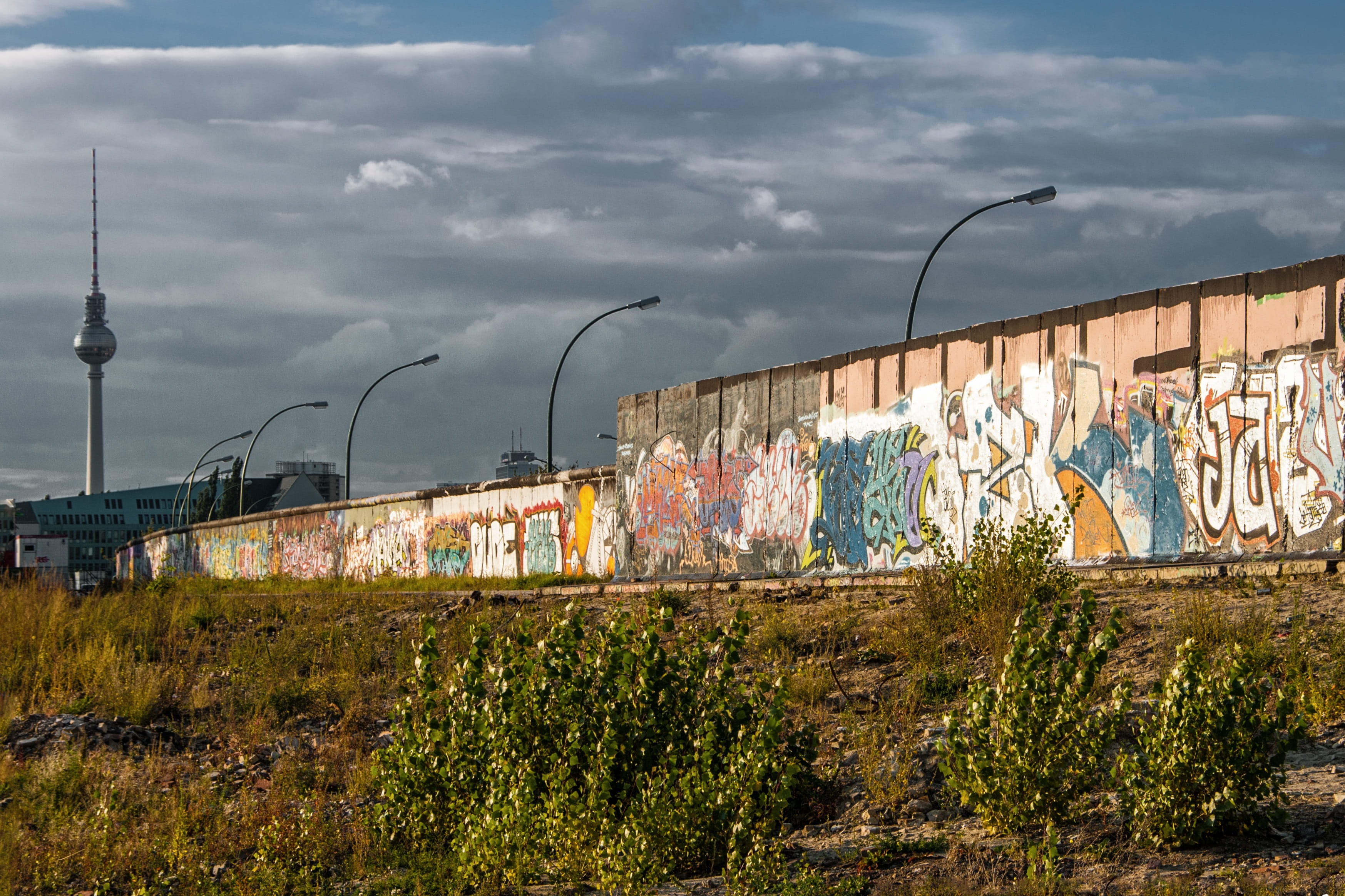 built structure, street, panorama, lighting equipment, sky, city, cloud - sky, graffiti, spire, tower, mural, plant, places of interest, wall, building, HD Wallpaper