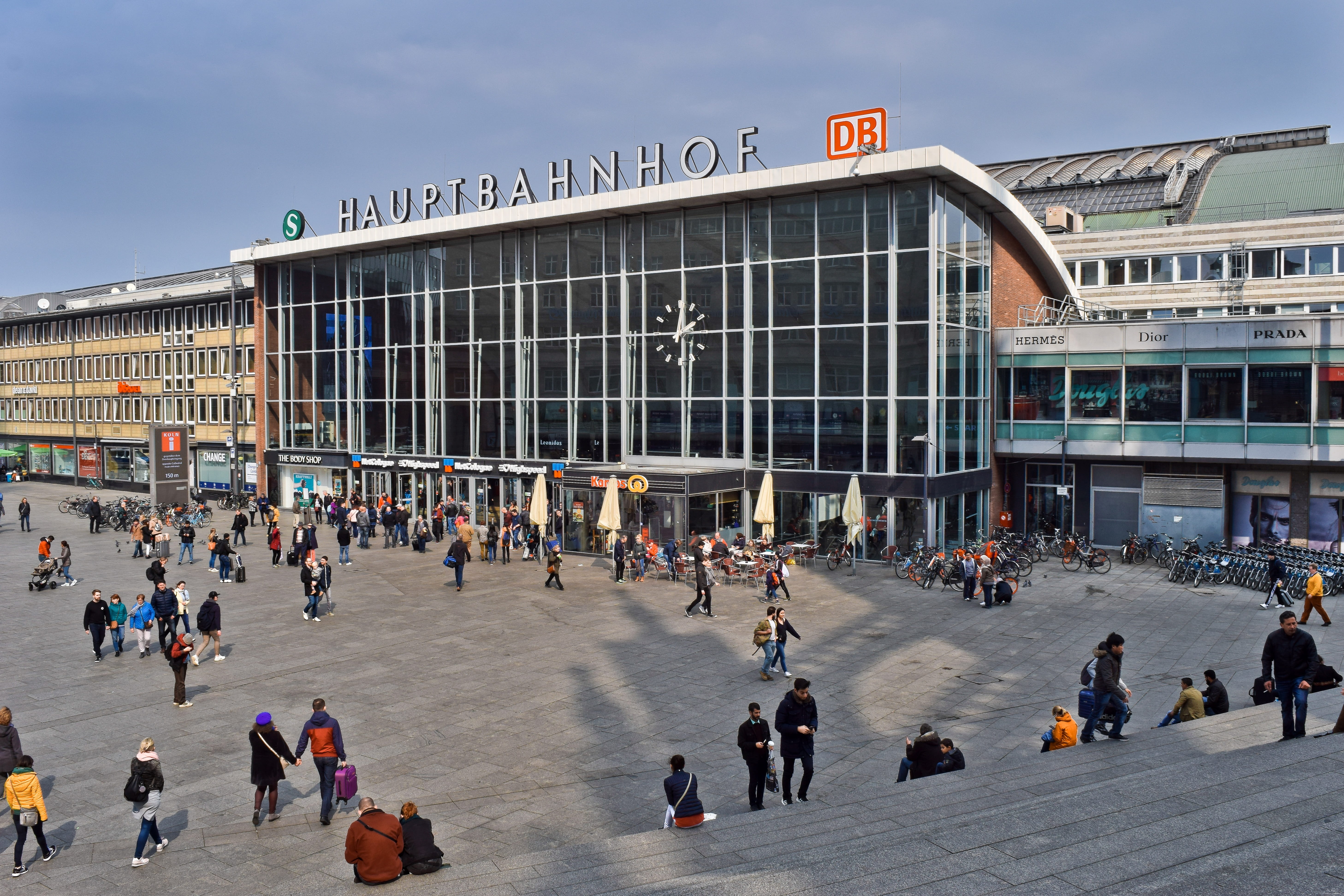 railway traffic, adult, travellers, remote traffic, western script, building exterior, hall, human, text, city, platform, lifestyles, train ride, construction, HD Wallpaper