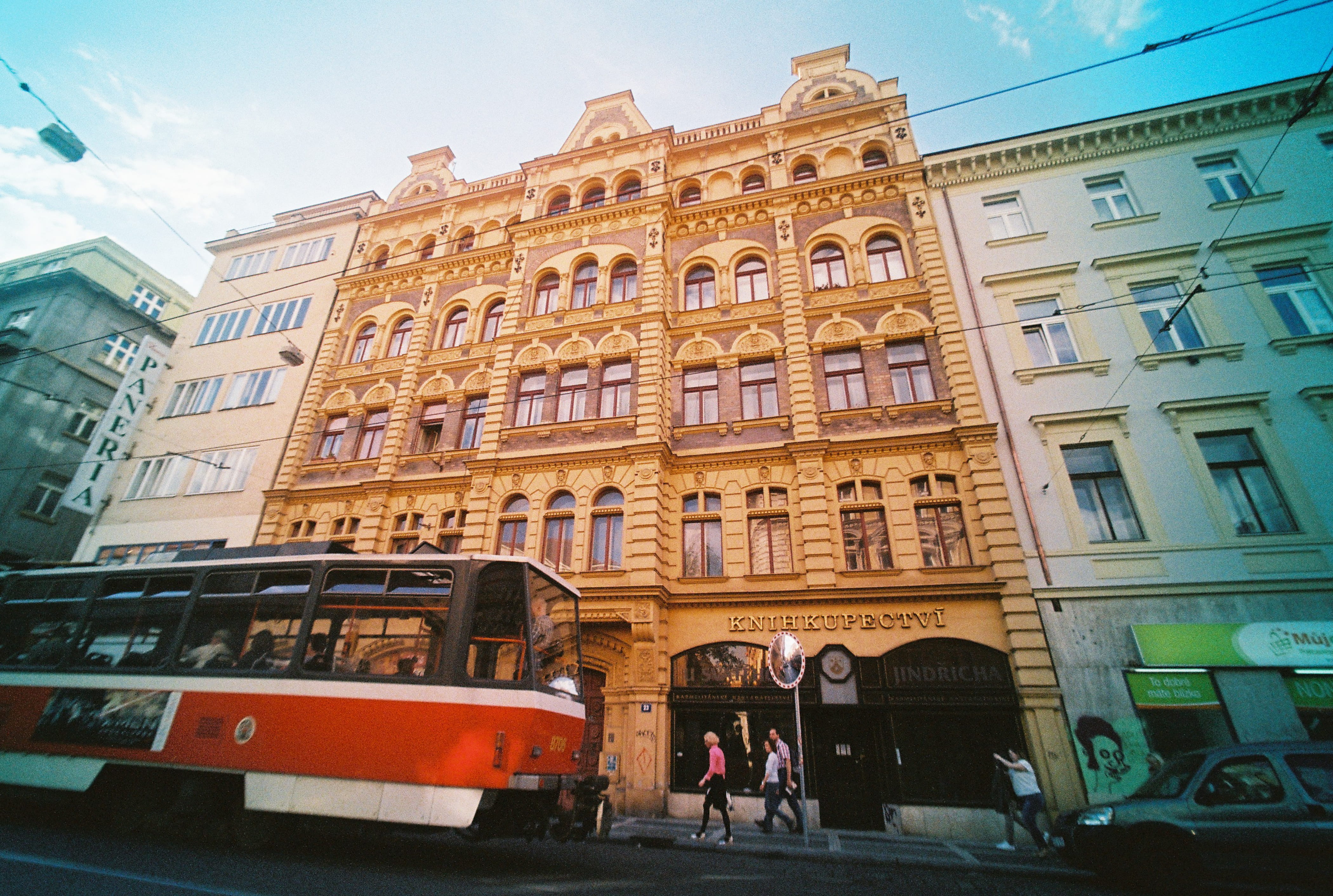 neighborhood, tram, incidental people, daytime, home decor, apartment building, 4K, window shade, real people, cable car, trolley, double decker bus, white, HD Wallpaper