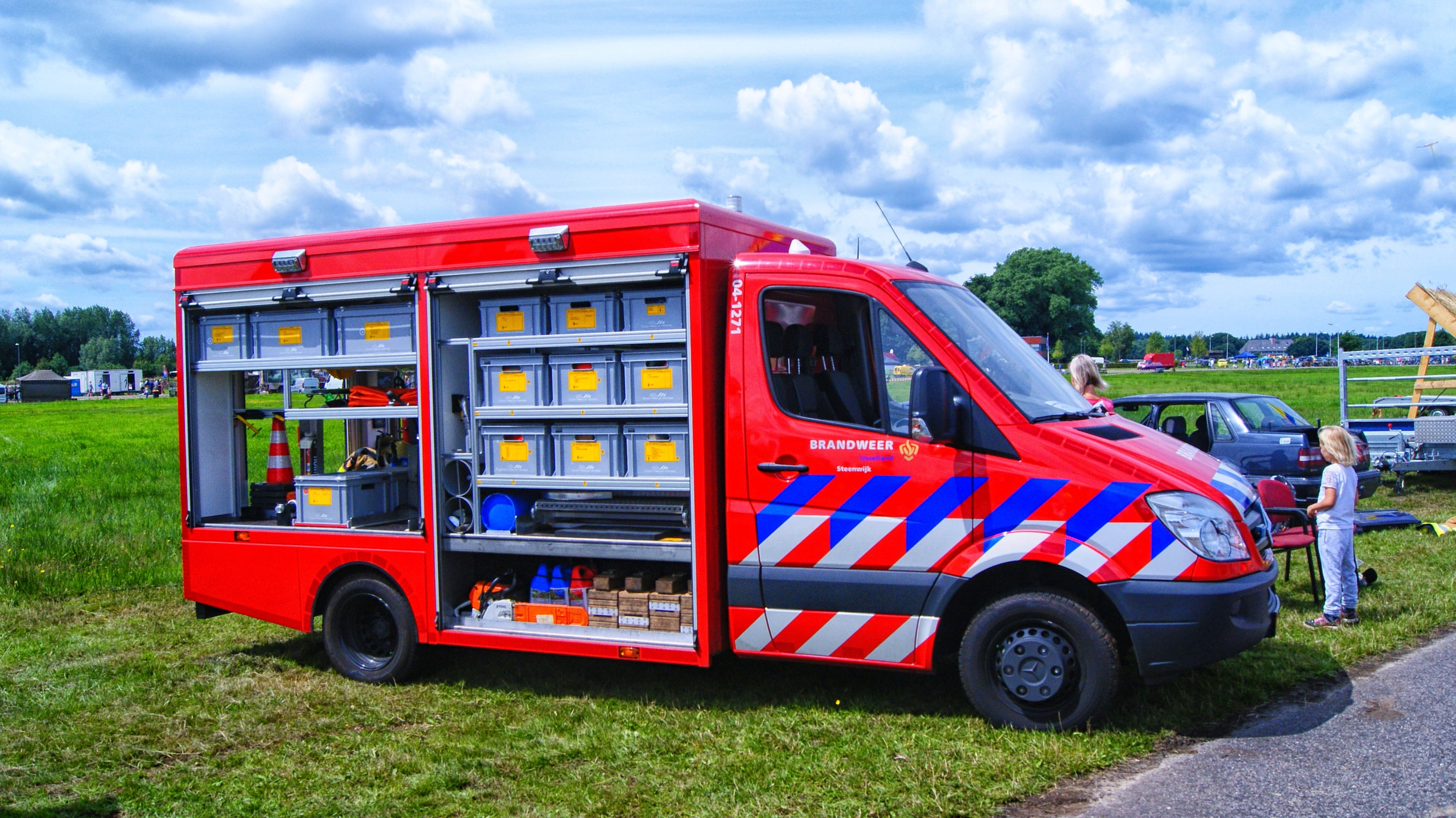 beacon, fire, truck, city, car, cloud - sky, plant, nature, Vehicle, red, transportation, healthcare and medicine, accidents and disasters, mode of transportation, HD Wallpaper