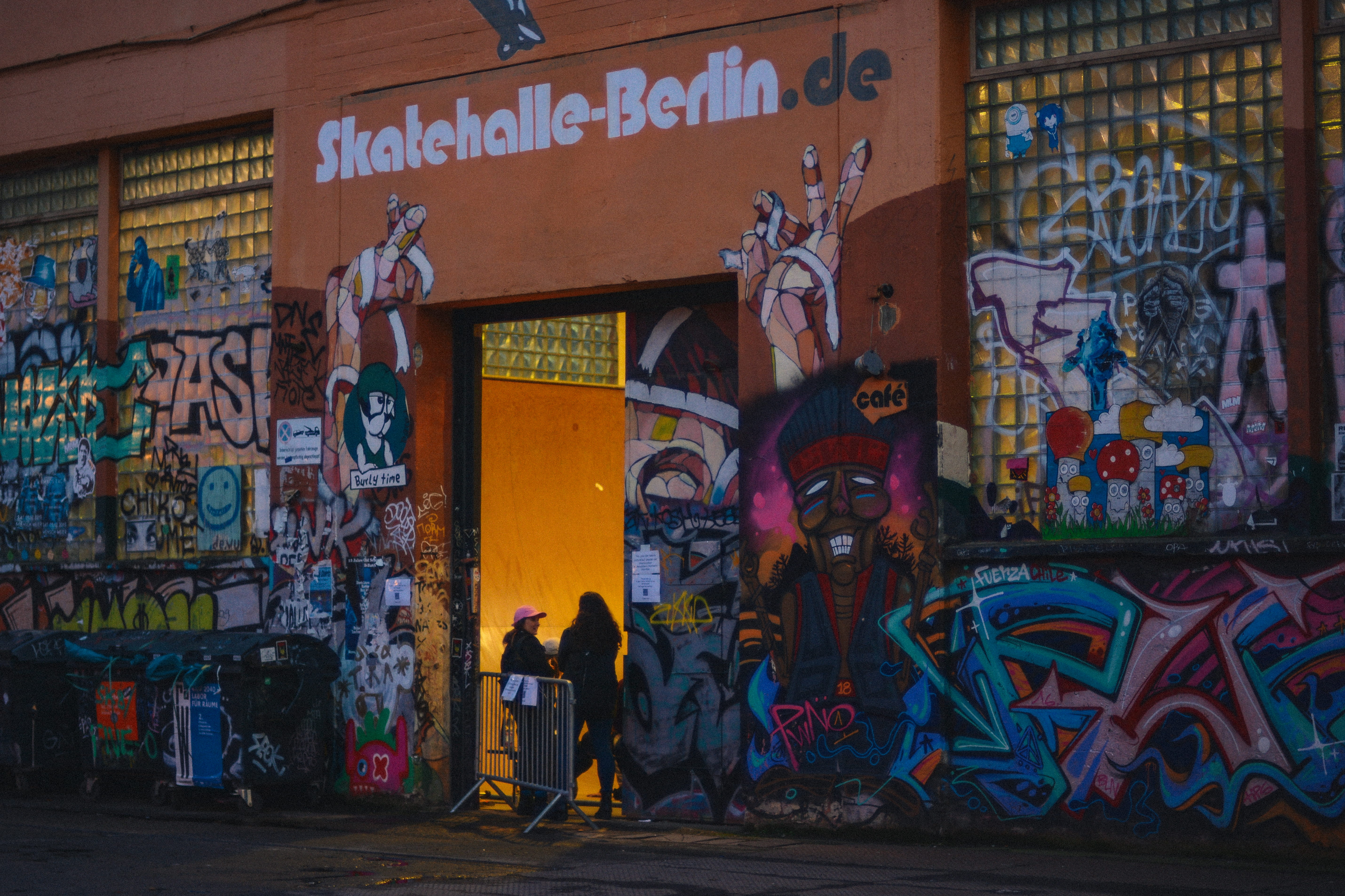 building exterior, craft, graffitti, building, graffiti, messy, berlin, wall - building feature, wall, color, communication, architecture, no people, creativity, HD Wallpaper