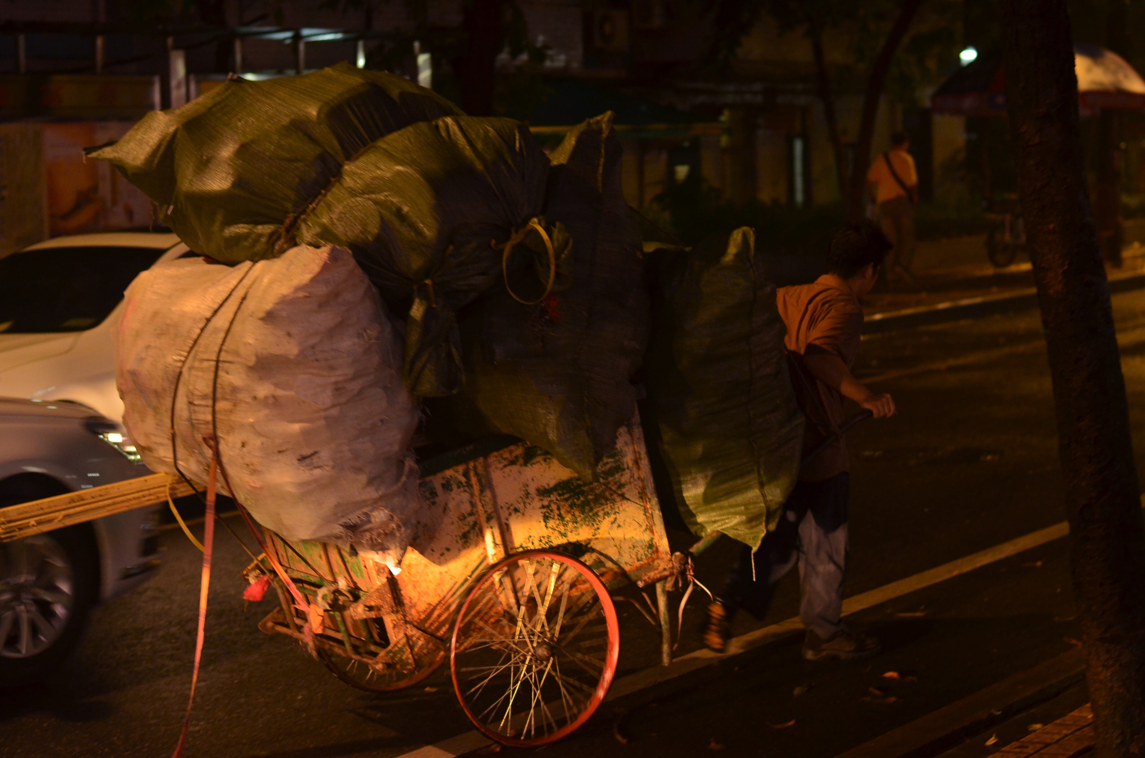 nightlife, occupation, guangzhou, working, group of people, work, carrier, rear view, day, transportation, china, cart, streetlife, city, chinatown, mode of transportation, HD Wallpaper