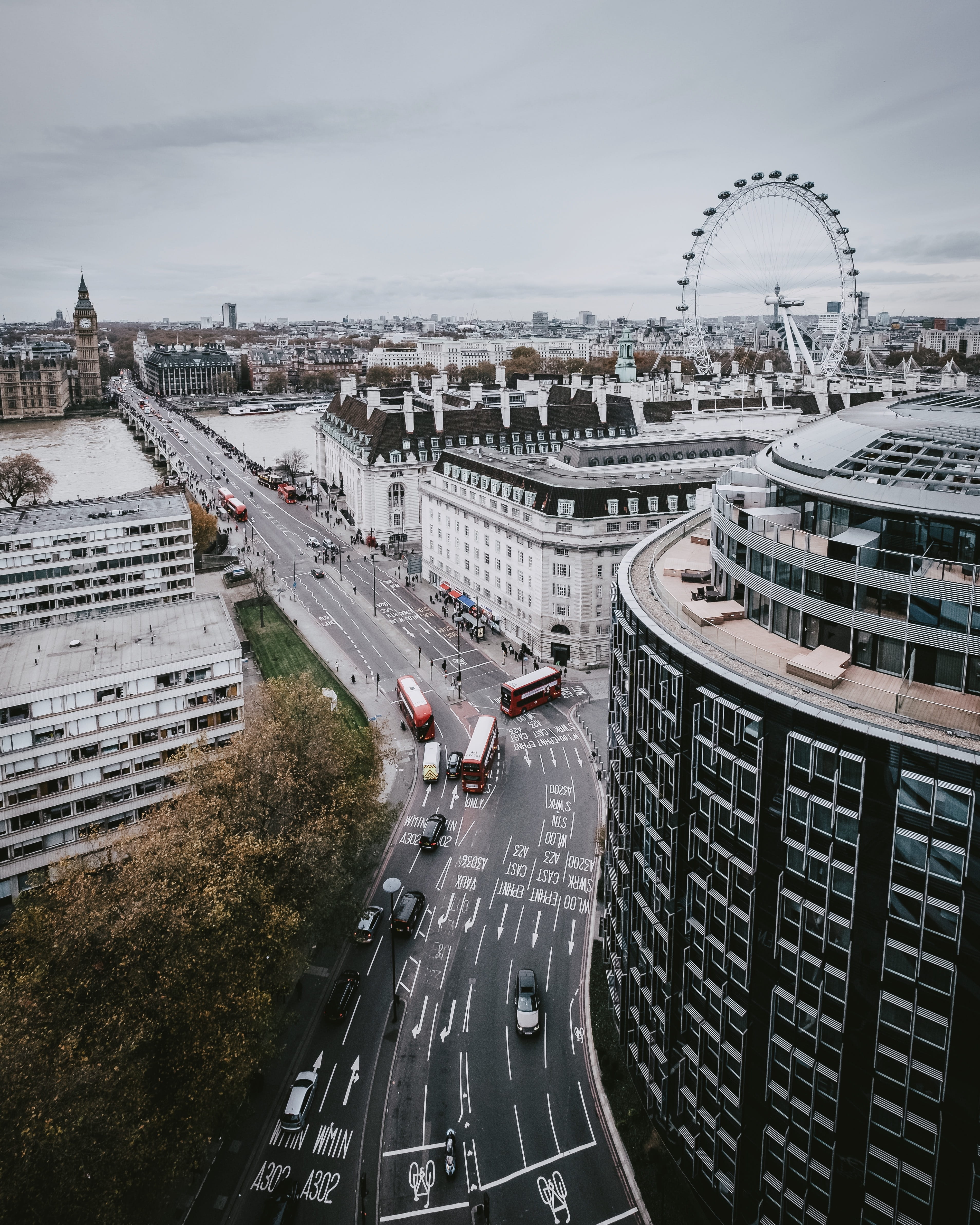 car, high angle view, outdoors, symbol, tower, 4K, building exterior, cityscape, built structure, bus, city, travel, architecture, amusement, road, traffic, Phone HD Wallpaper