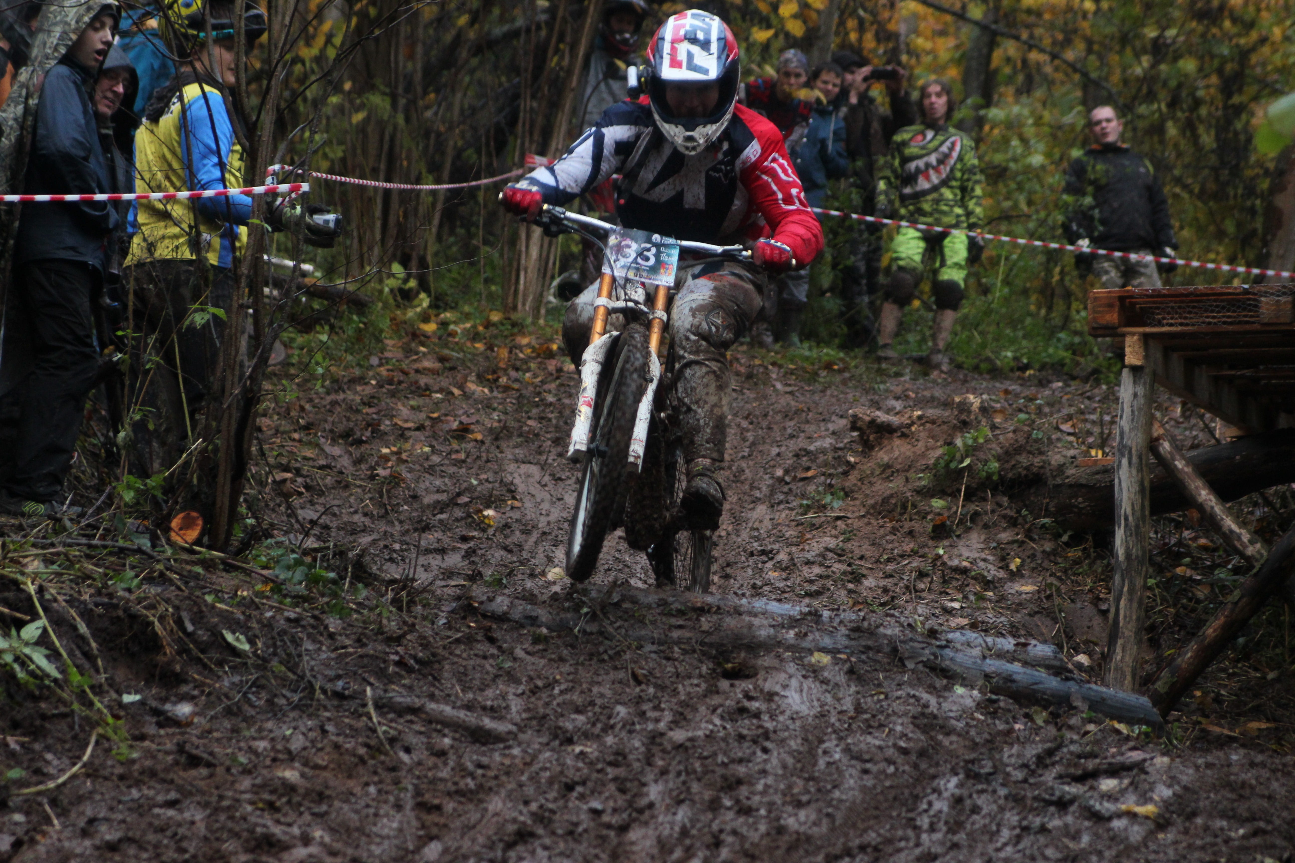 tree, autumn, lifestyles, mud, front view, cyclist, dirt, field, men, bus, vacation, day, competition, ride, forest, mountain bike, bicycle, real people, HD Wallpaper
