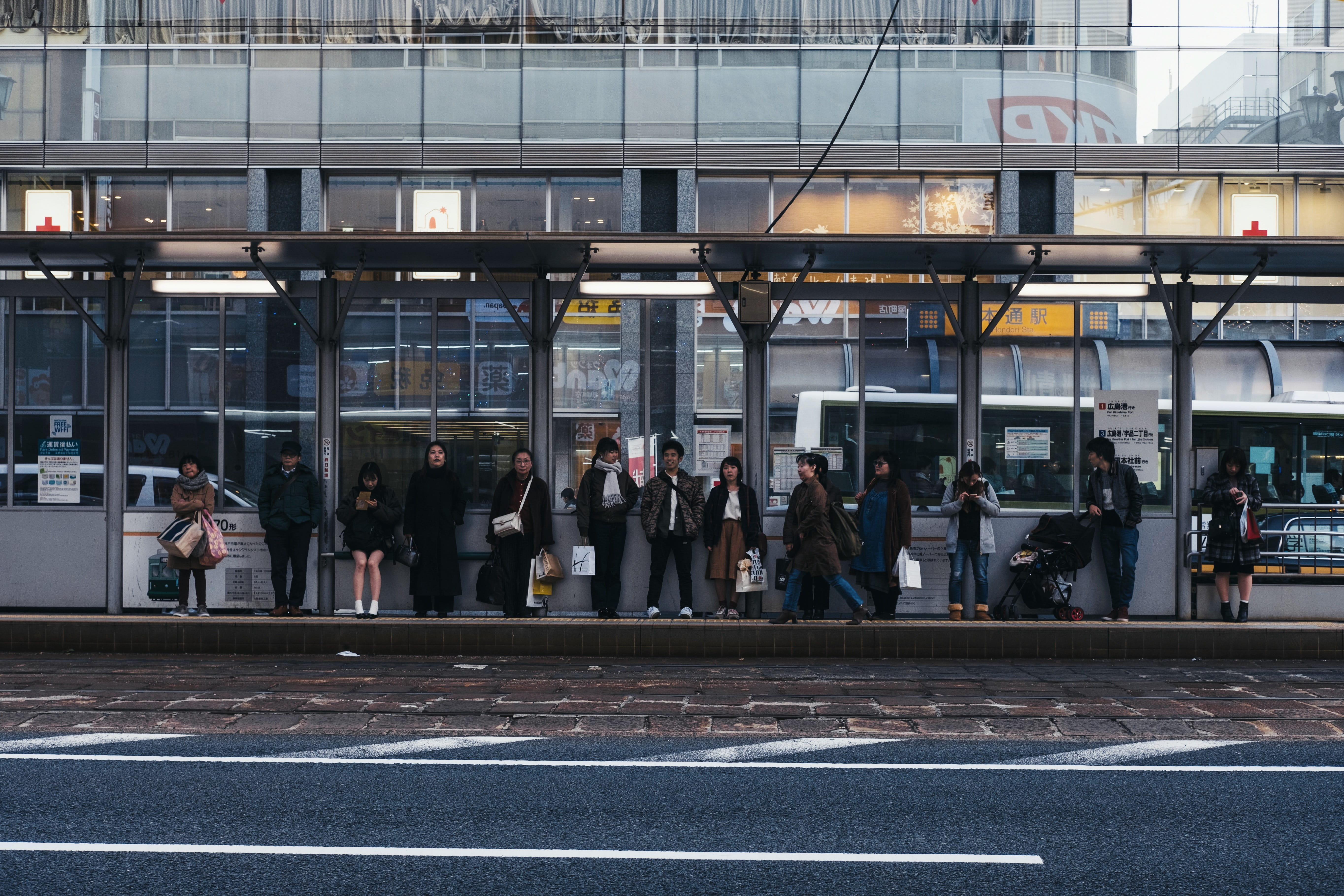 outdoors, built structure, street, men, waiting, city life, large group of people, rail transportation, mode of transportation, group of people, way, 5K, HD Wallpaper