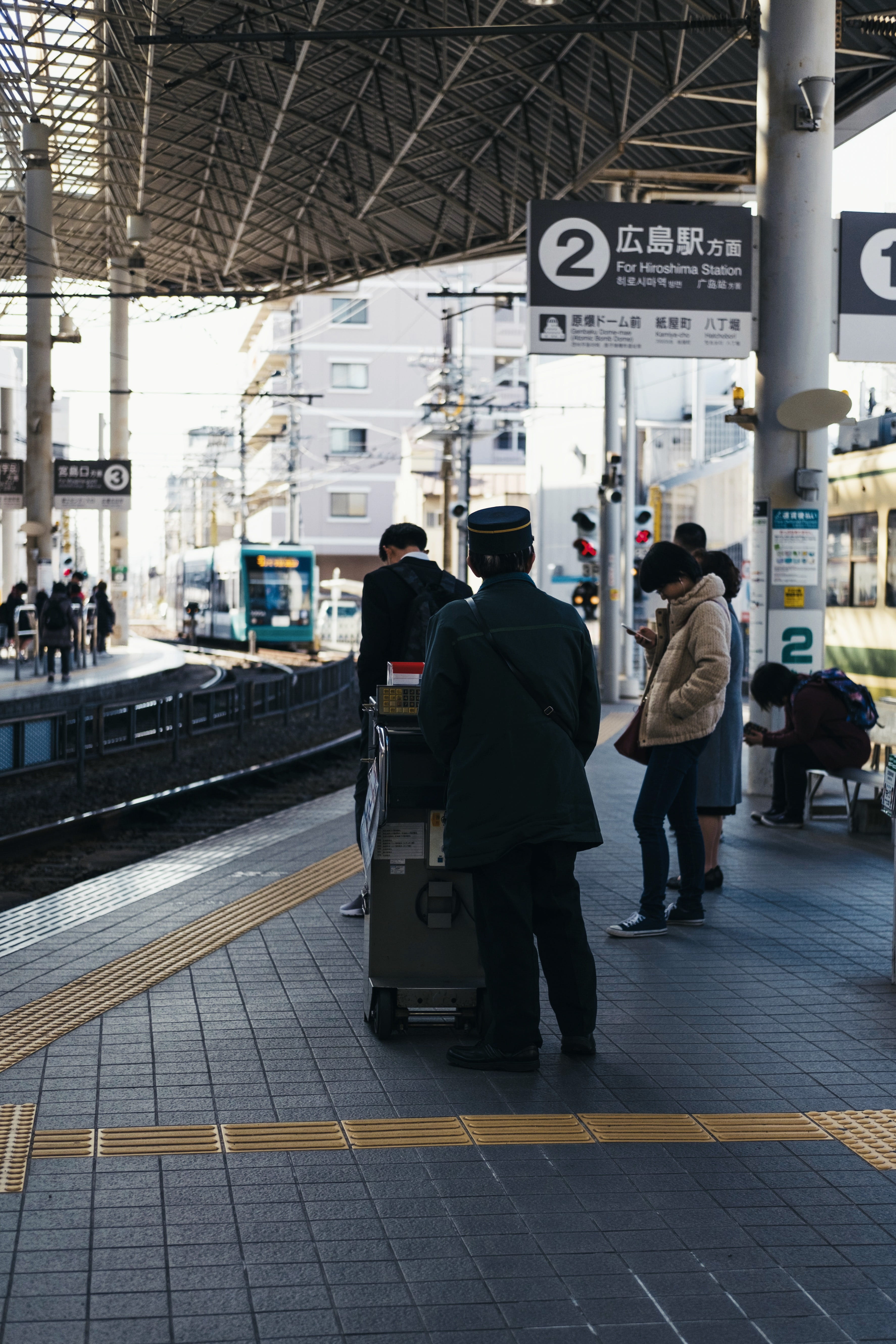 women, real people, human, track, subway, architecture, adult, people, building exterior, train station, person, clothing, public transportation, terminal, Phone HD Wallpaper