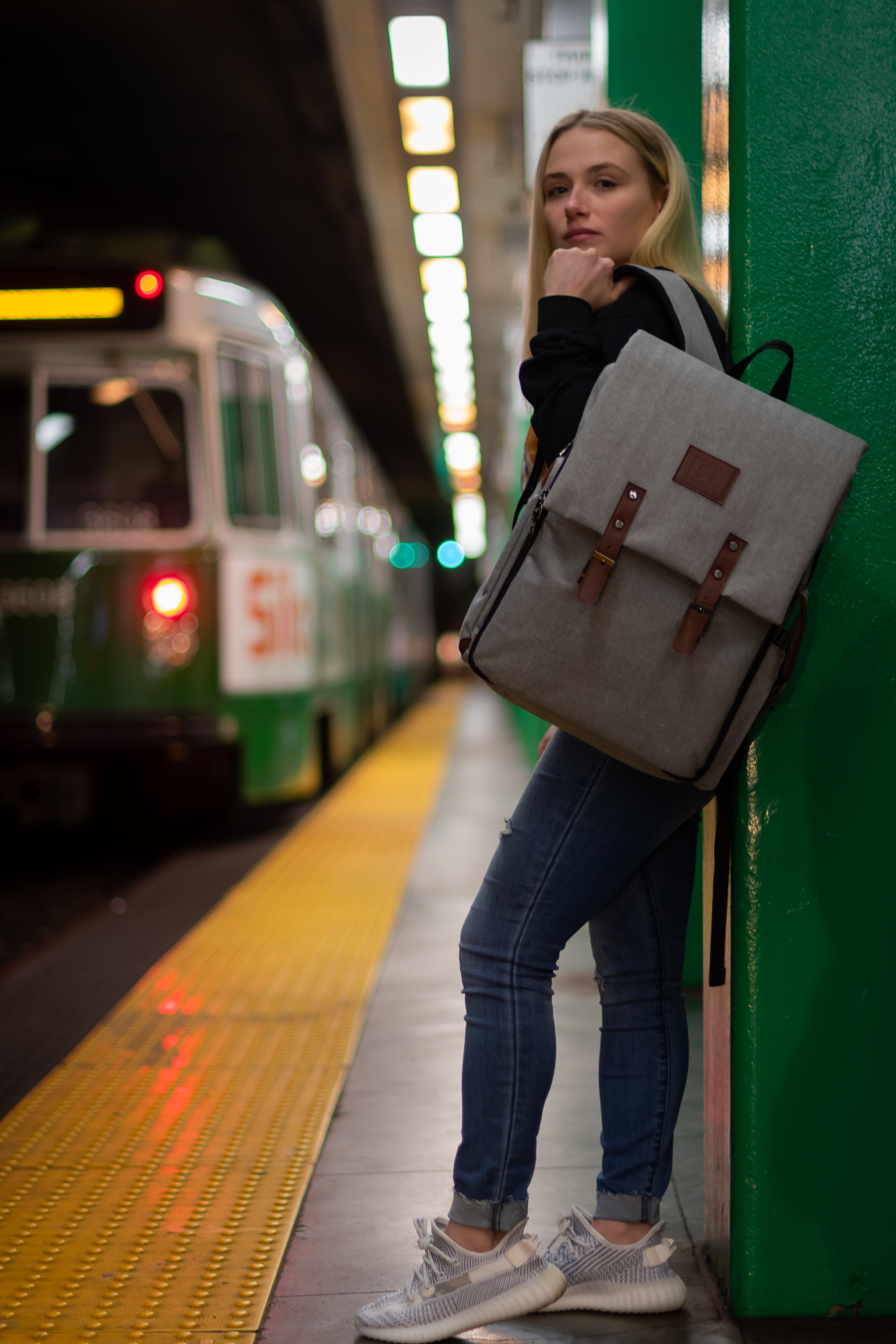 pants, terminal, standing, shoe, handrail, accessory, public transportation, banister, travel, one person, railroad station platform, railroad station, Phone HD Wallpaper