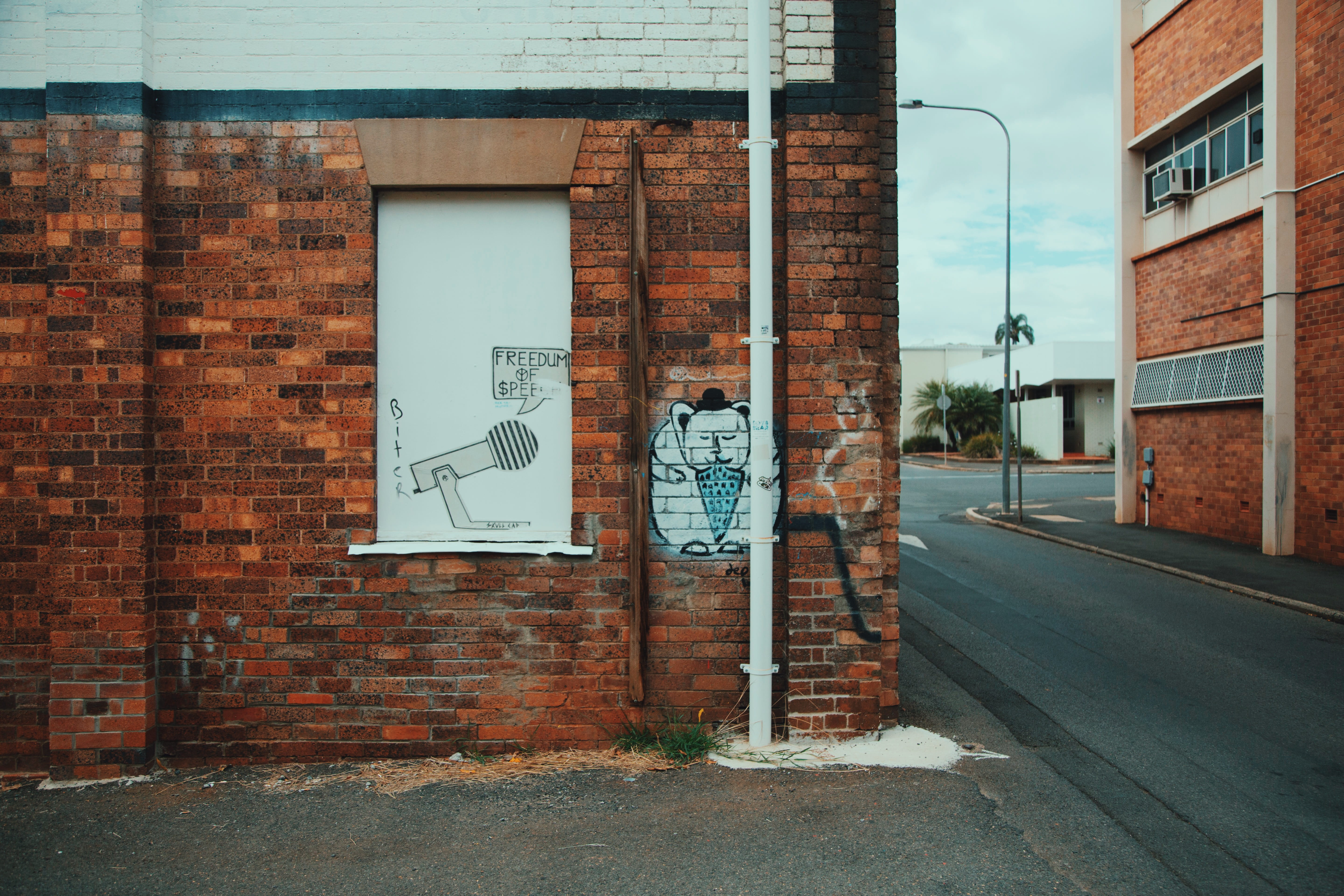 transportation, grunge, outdoors, architecture, australia, urban, road, street, wall - building feature, toowoomba, communication, window, text, city, brick, HD Wallpaper
