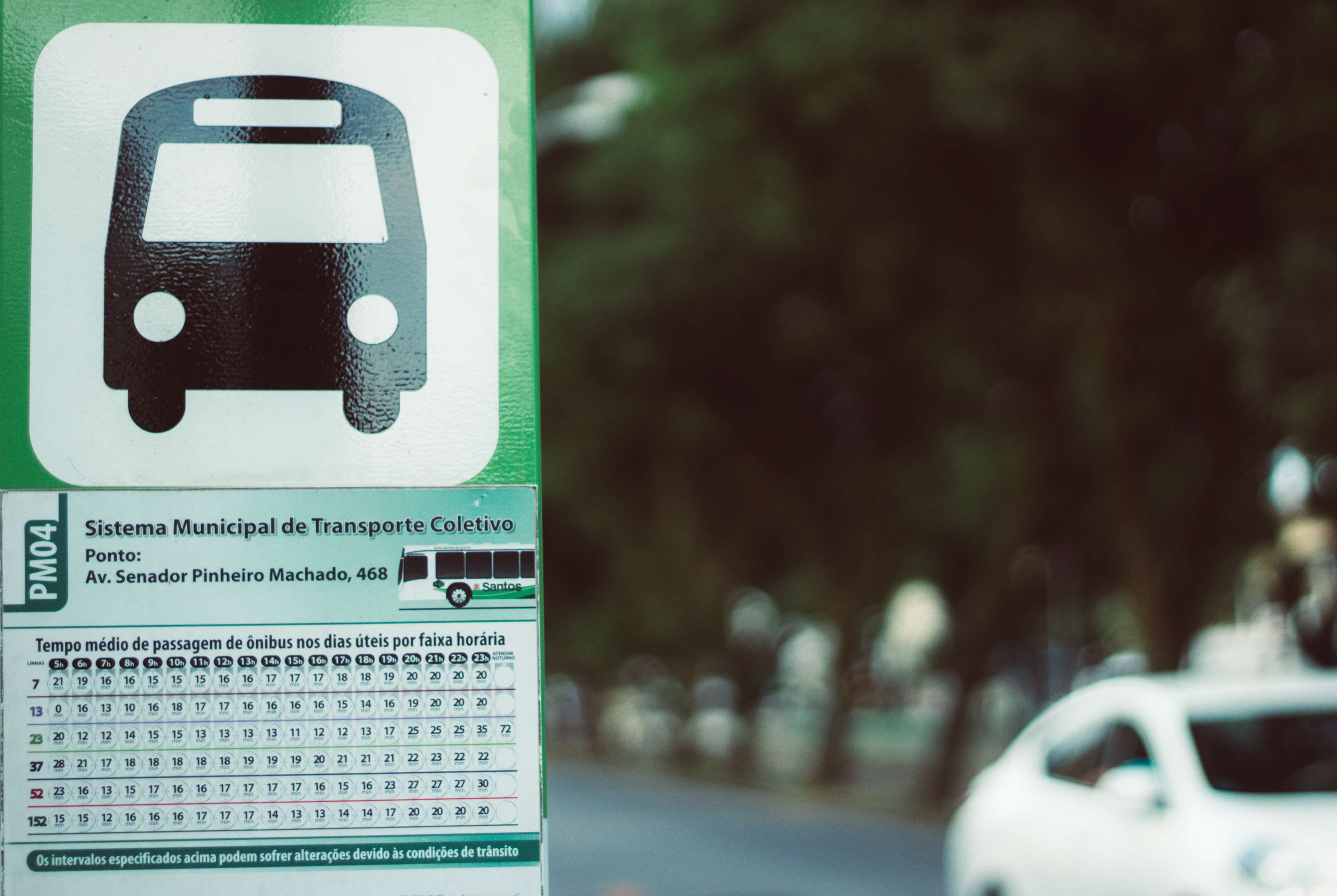 still life, hour, focus on foreground, text, nature, taxi, city, built structure, tree, number, outdoors, selective focus, architecture, sign, buses, point, HD Wallpaper