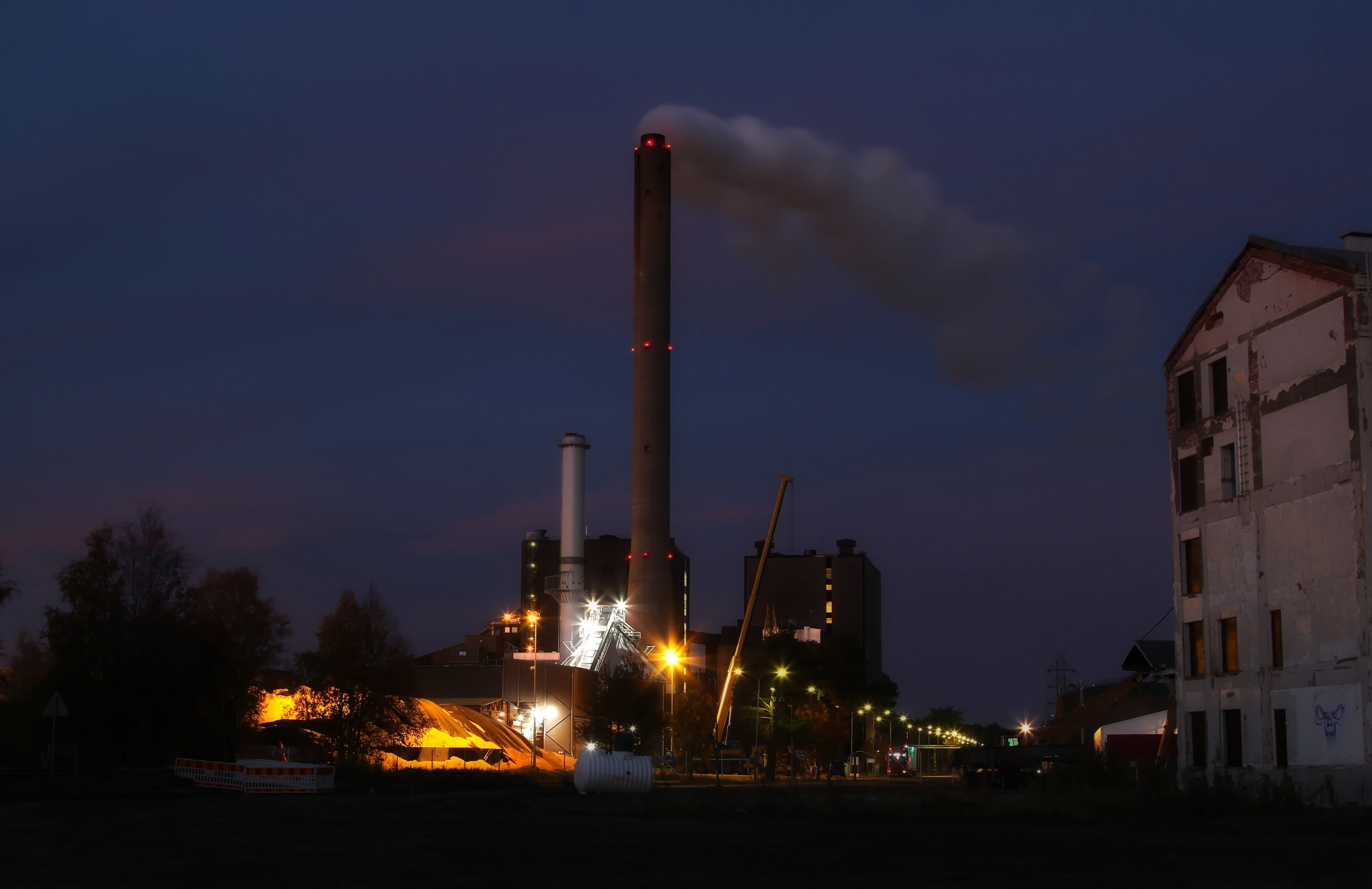 lights, urban, industry, outside, technology, night, smoke - physical structure, emitting, industrial district, finland, chemical plant, outdoors, oulu, HD Wallpaper