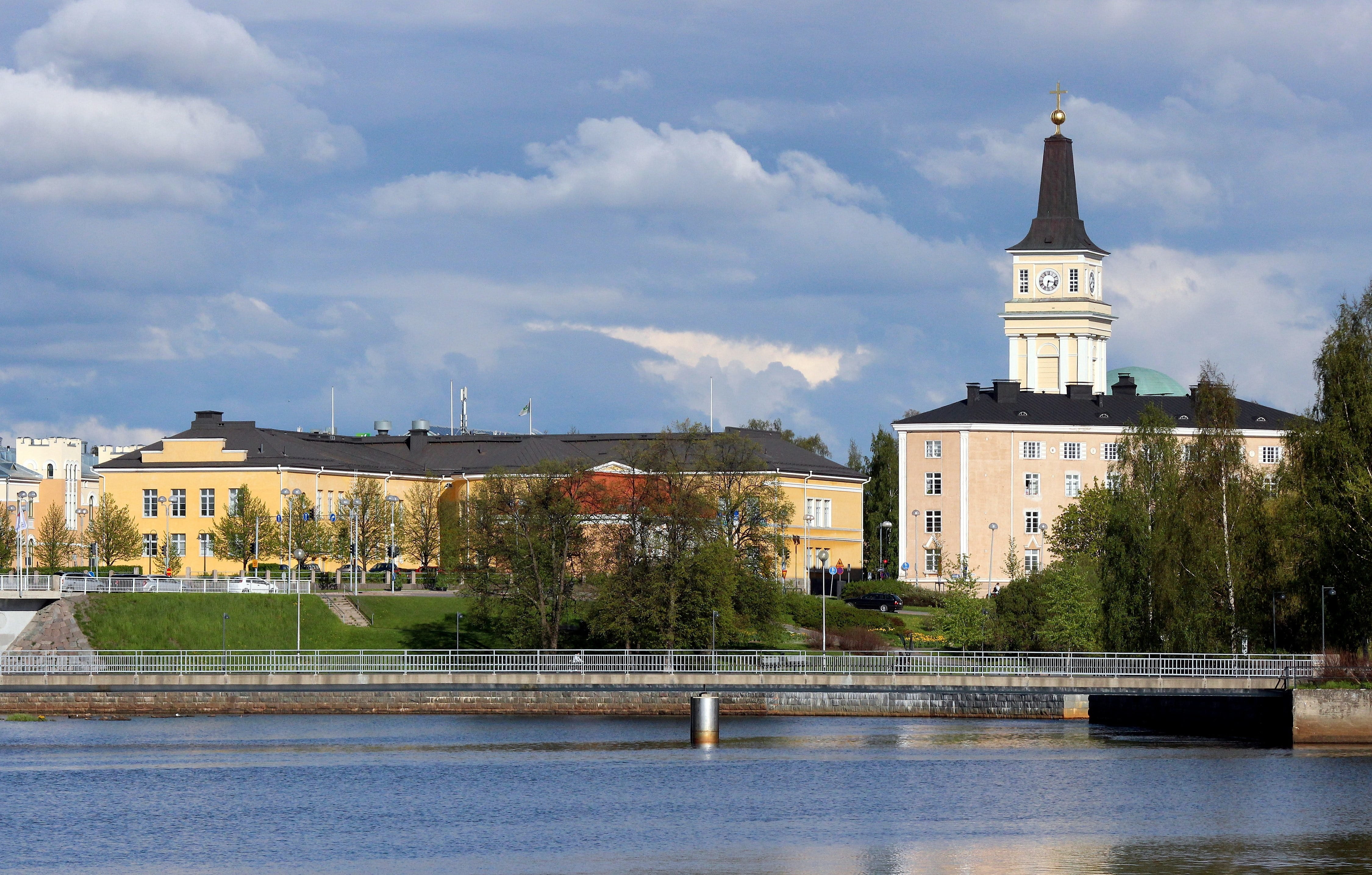 outside, 4K, spring, Clouds, bridge, tree, buildings, architecture, day, no people, tower, water, belief, Finland, Church, building, history, reflections, HD Wallpaper