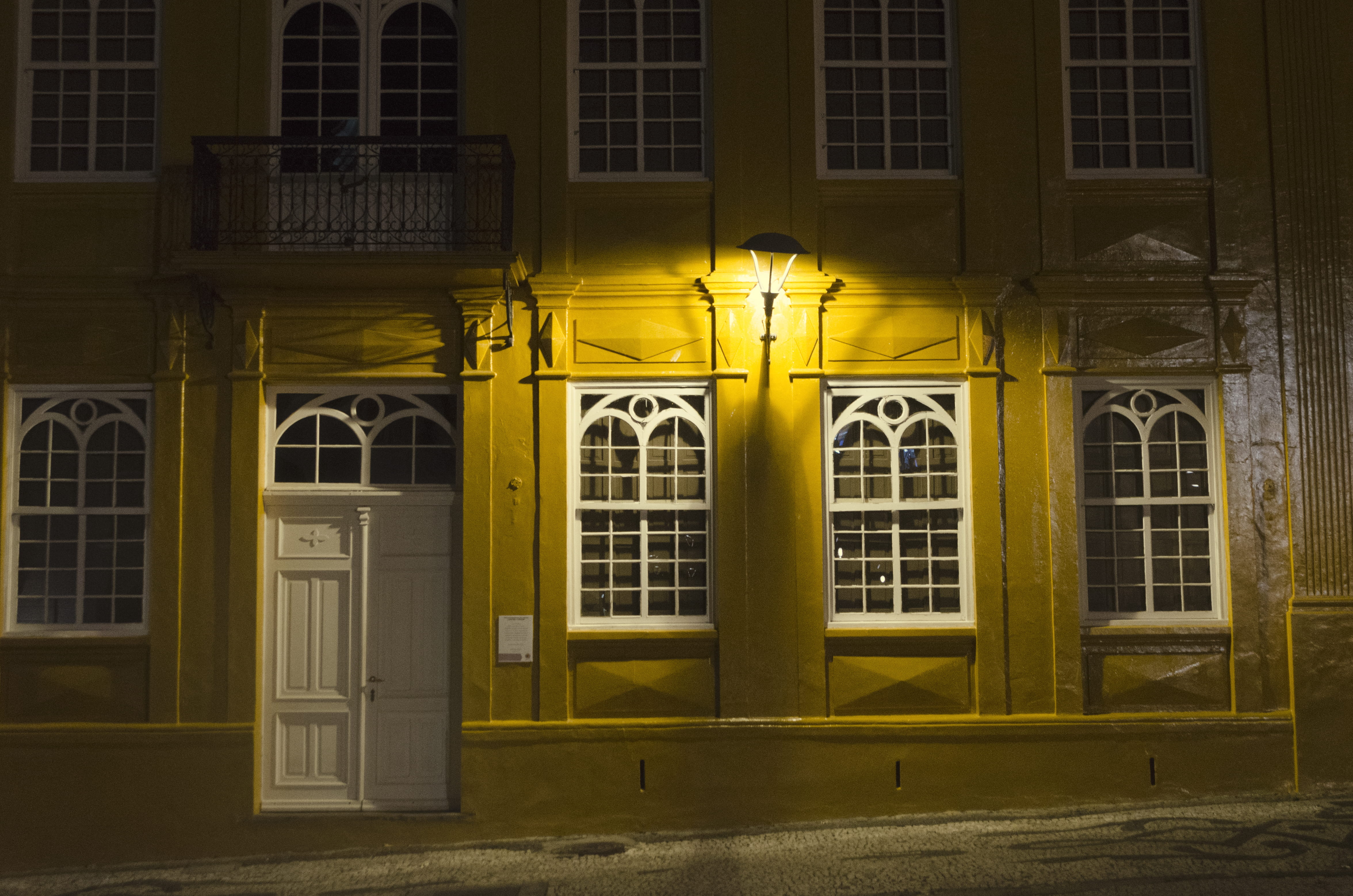 street light, built structure, facade, no people, lighting equipment, residential district, door, windows, building exterior, light - natural phenomenon, HD Wallpaper