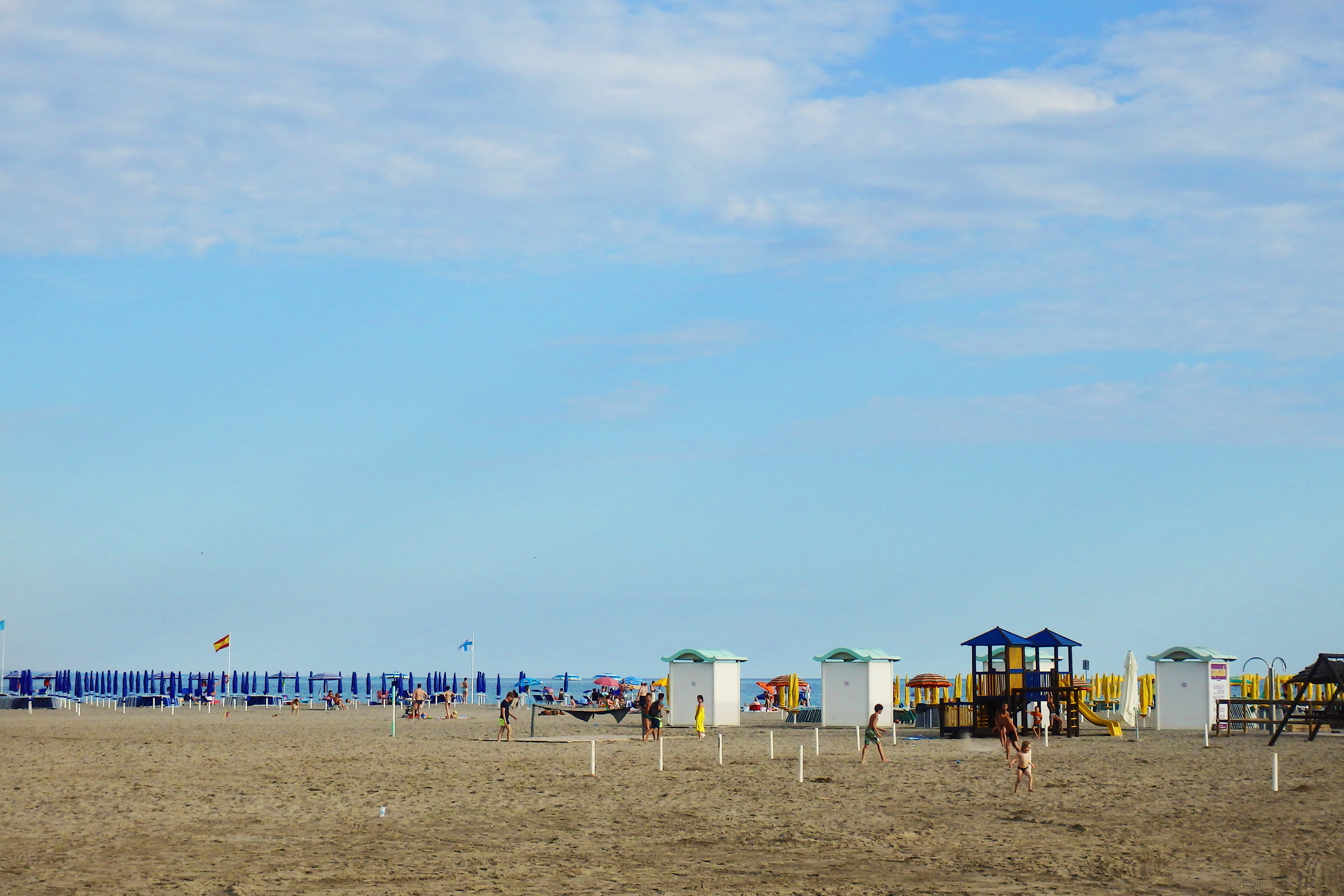 beauty in nature, sky, italy, friuli, sand, beach umbrella, large group of people, cloud - sky, travel, holiday, incidental people, day, grado, water, blue, HD Wallpaper