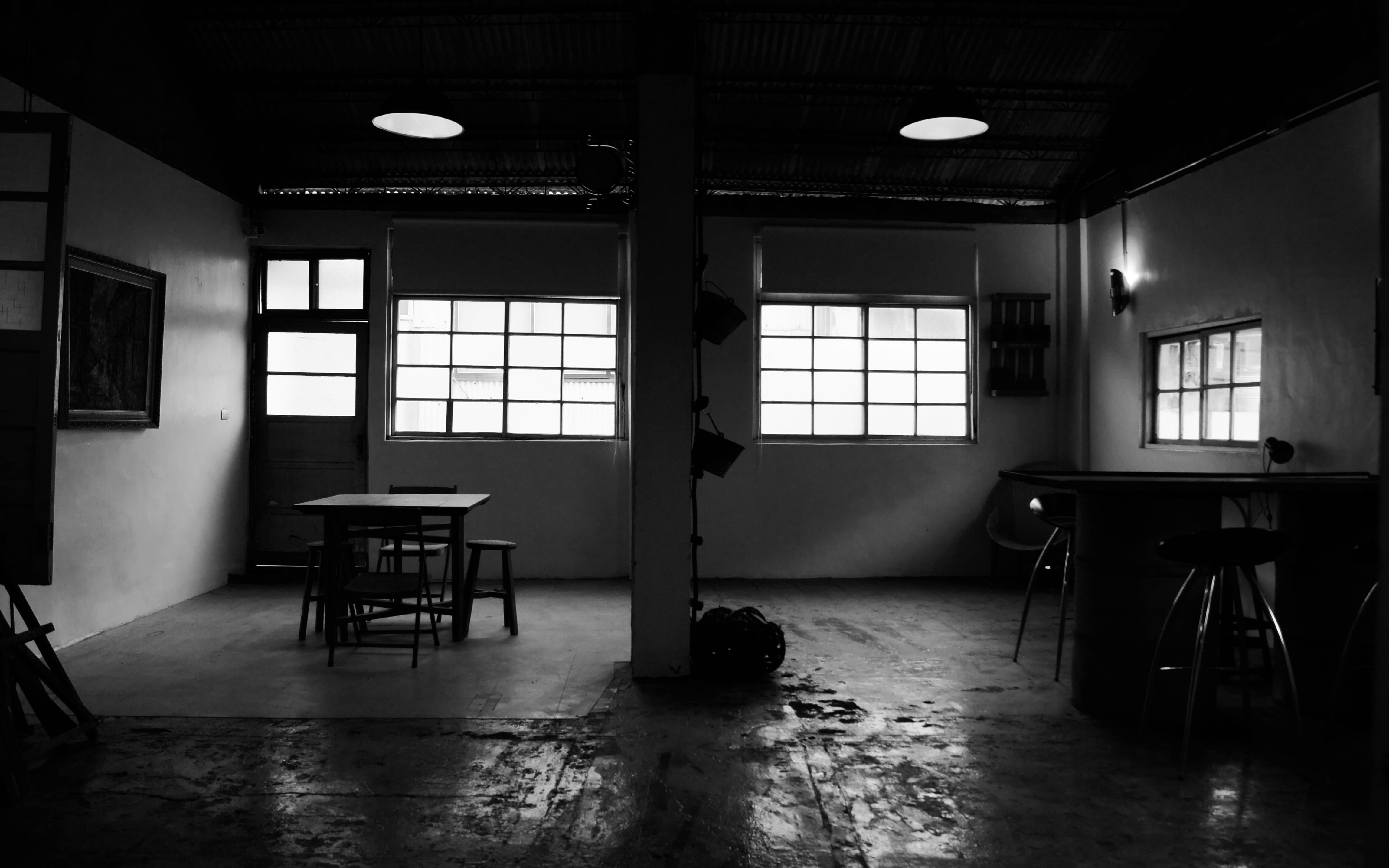 absence, seat, search space, tiled floor, lighting equipment, taiwan, wall, architecture, empty, day, entrance, built structure, table, warehouse, oldtrue, HD Wallpaper