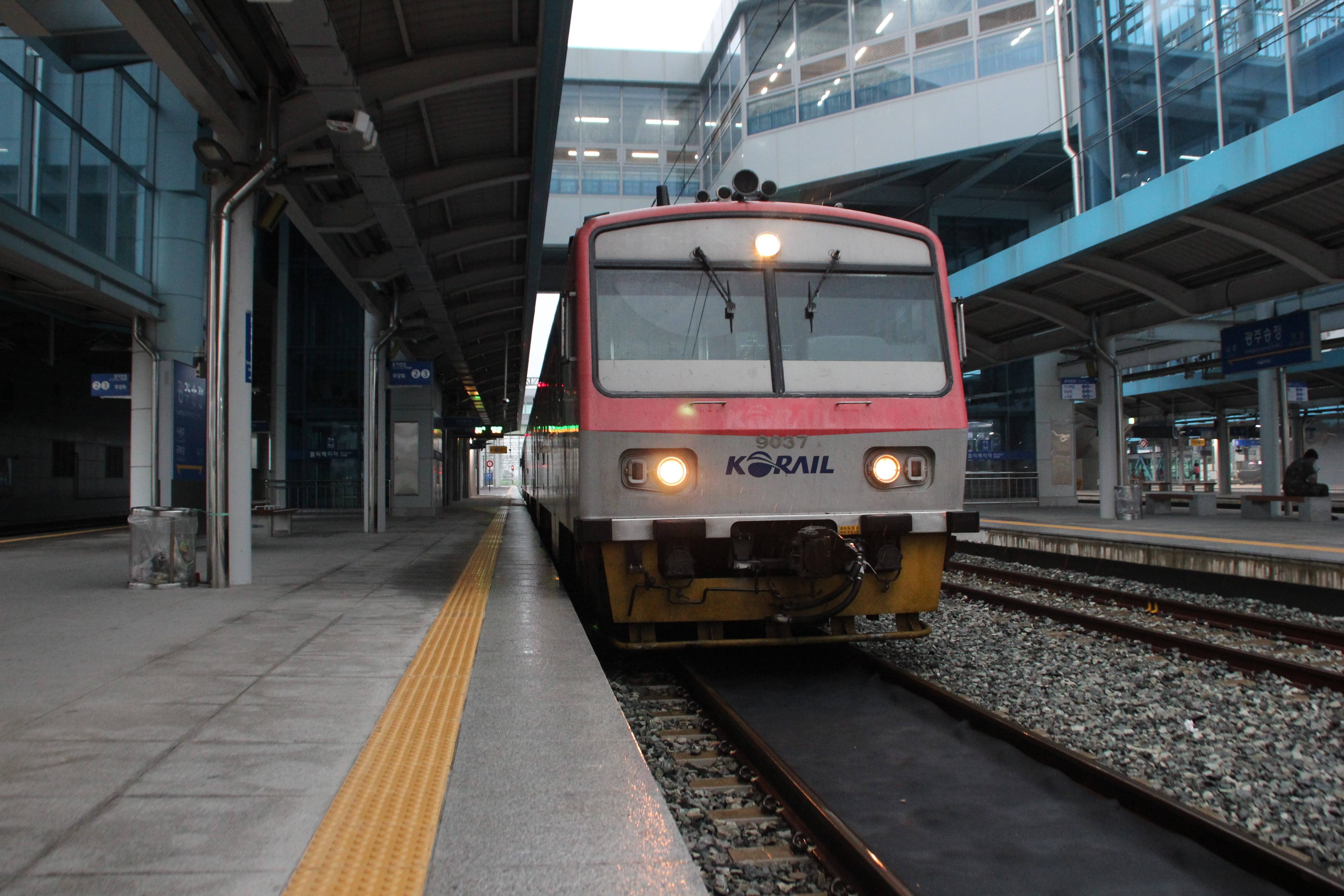 railway station, platform, commuter, korea, railroad, building exterior, station, the railroad line, train station, the same car, architecture, built structure, HD Wallpaper