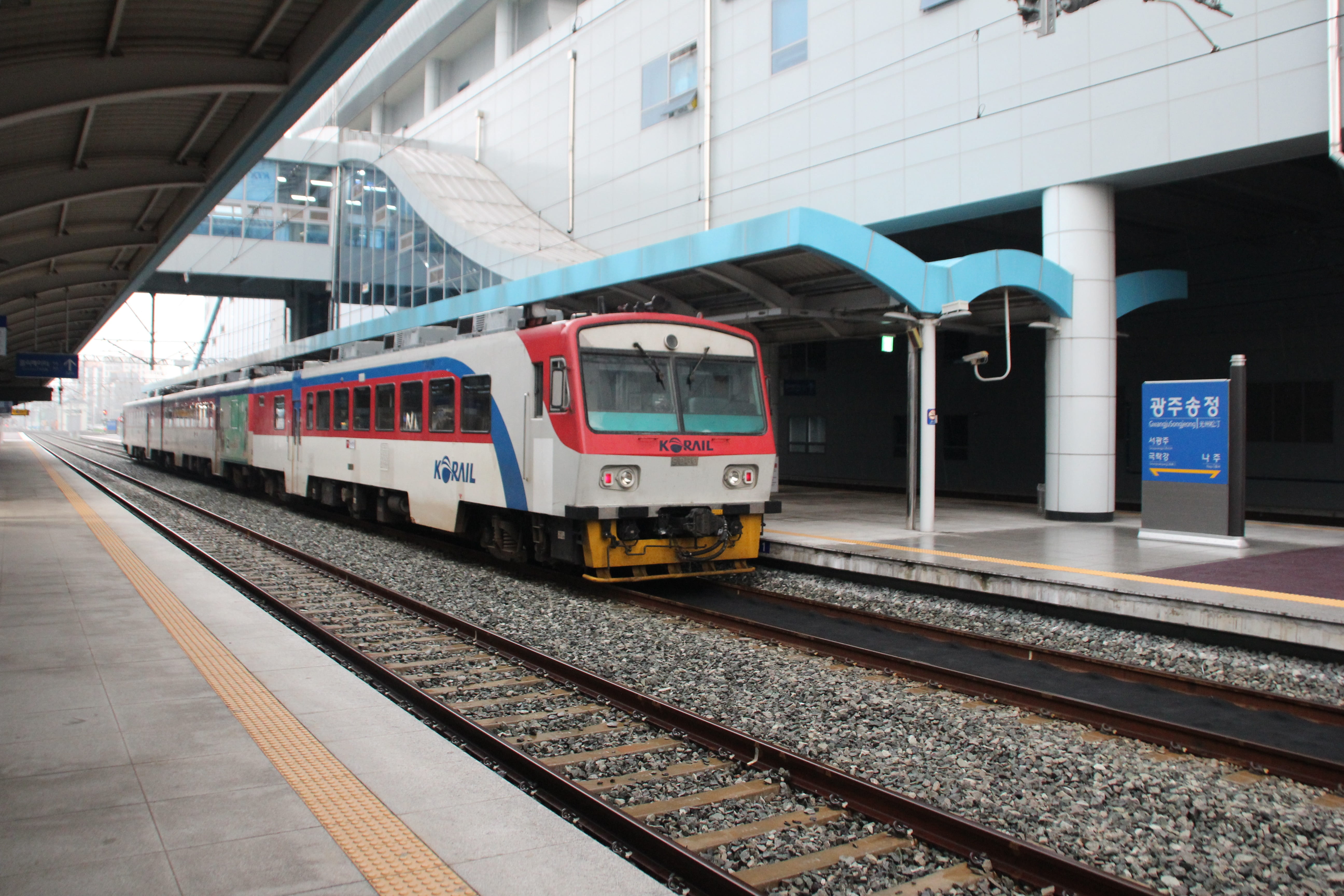 train, transport, shipping, platform, korea, architecture, building exterior, mode of transportation, track, diesel car, railroad track, city, republic of korea, HD Wallpaper