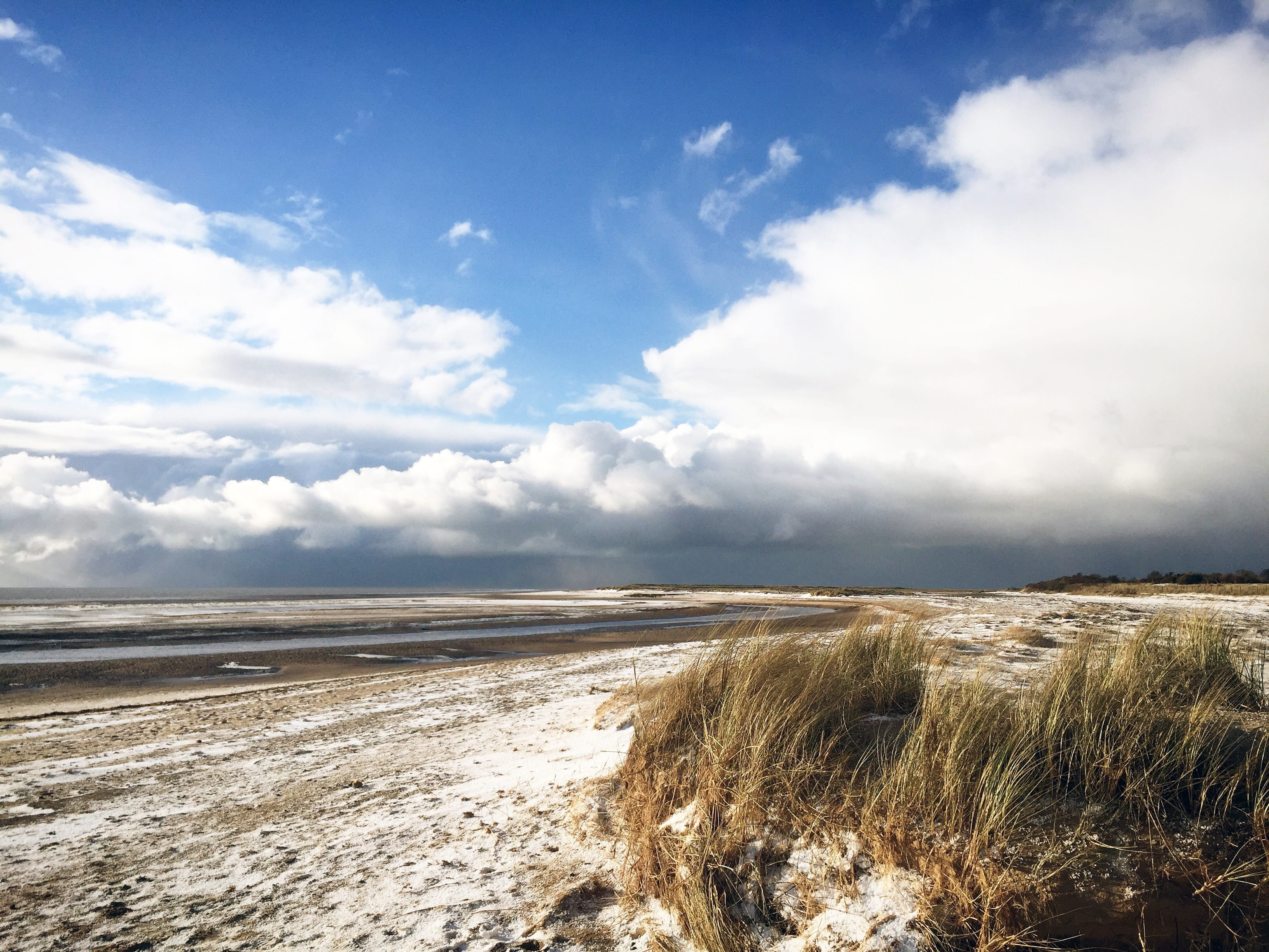 grass, sea, coast, beauty in nature, cloud, coastline, seascape, horizon, turquoise, blue, sunlight, non-urban scene, bay, tourism, marram grass, no people, HD Wallpaper