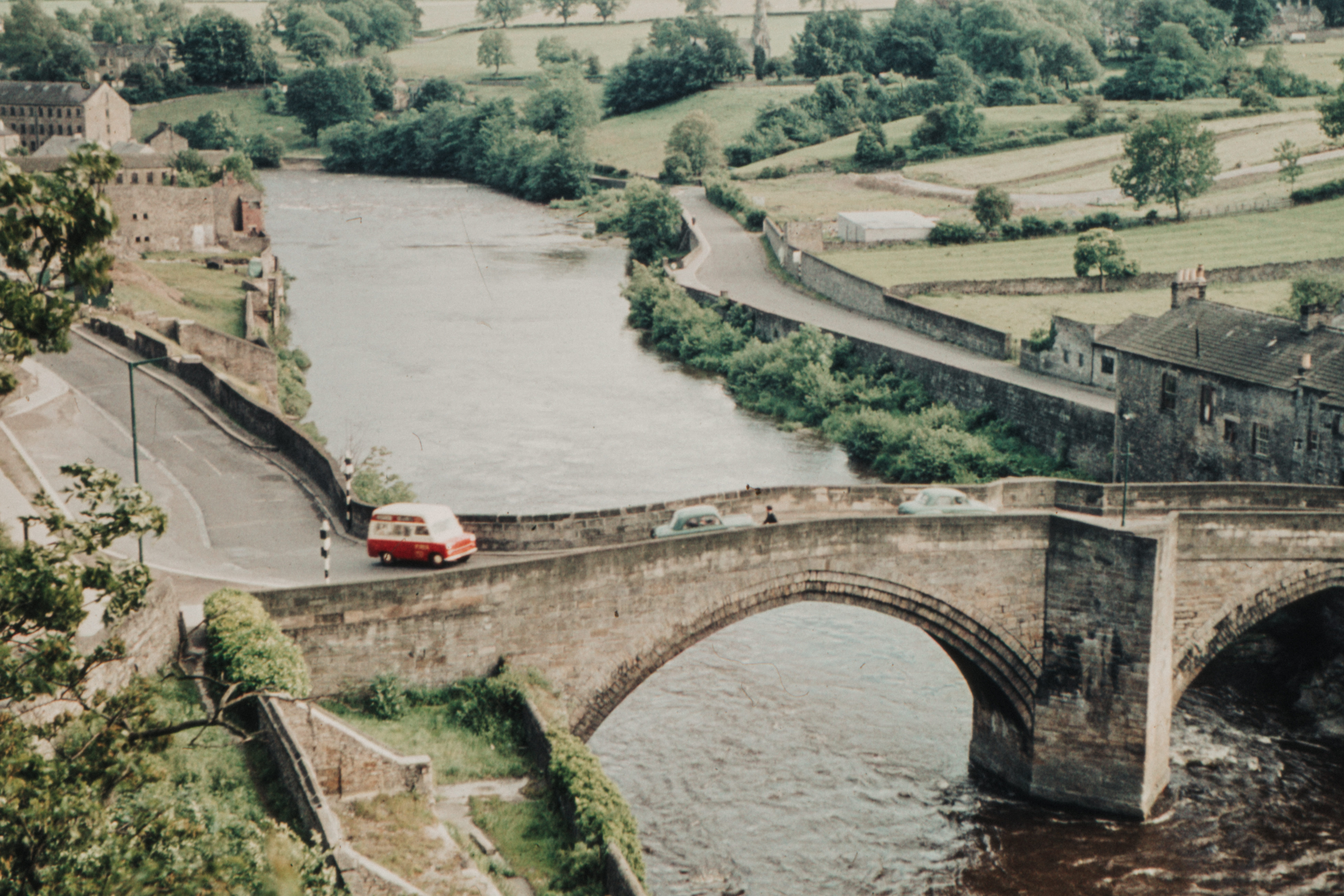 8K, canal, connection, land vehicle, plant, outdoors, no people, building, vehicle, human, mode of transportation, arched, architecture, river, day, water, HD Wallpaper