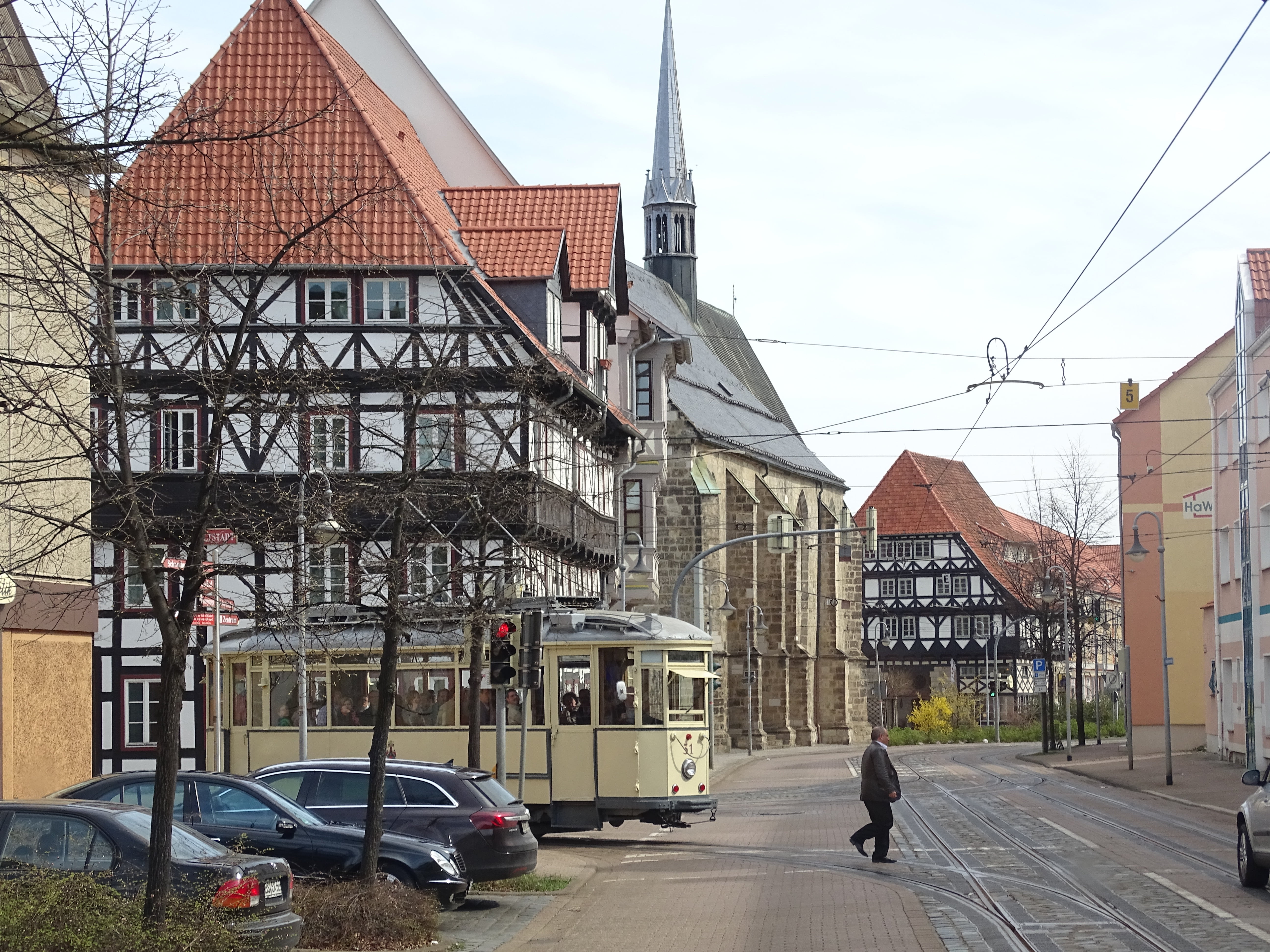 car, city, outdoors, technology, mode of transportation, old, men, rail traffic, historically, 5K, traffic, architecture, road, built structure, residential district, HD Wallpaper