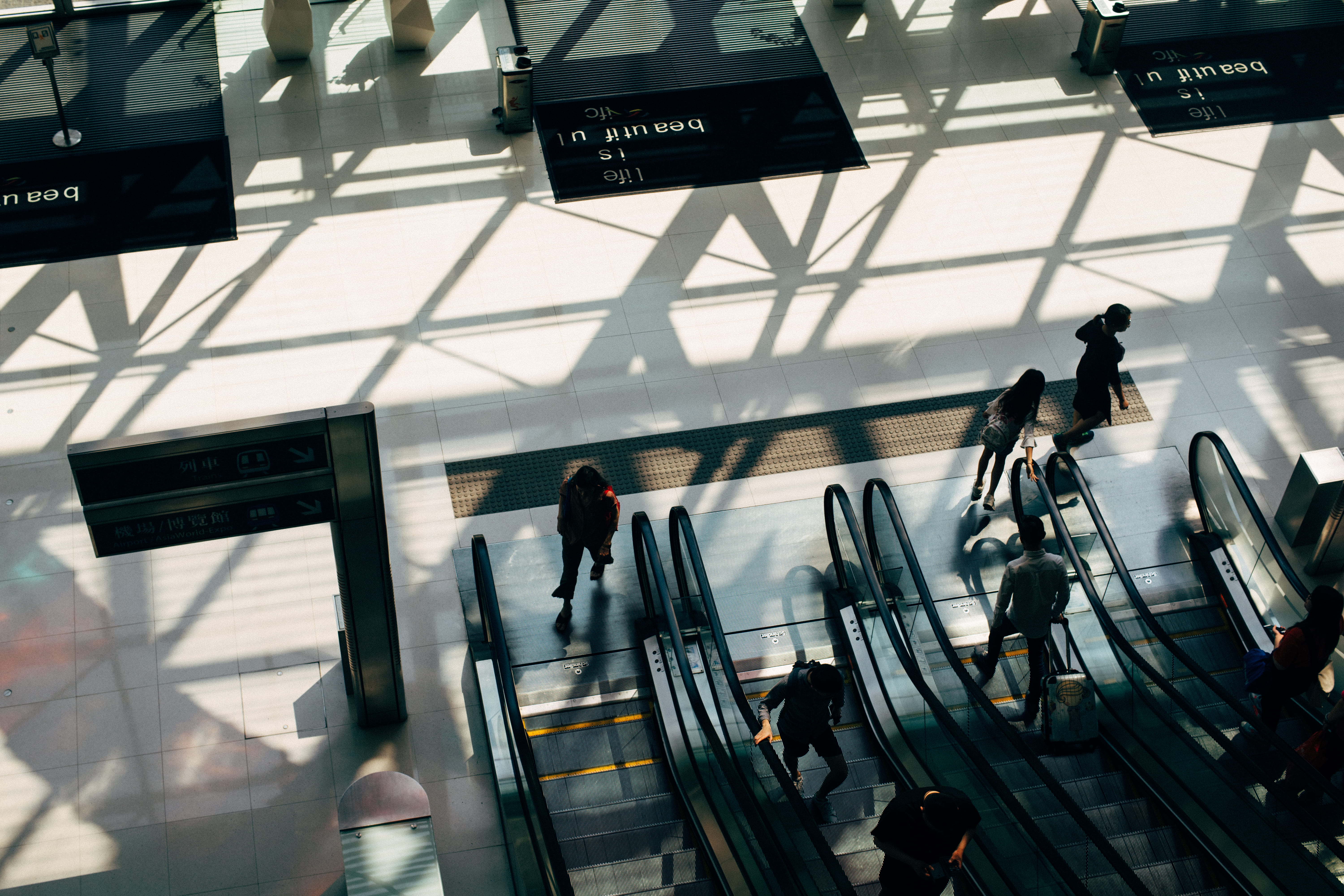leaving, indoors, real people, escalator, journey, airport, women, high angle view, urban Scene, blurred Motion, commuter, crowd, mode of transportation, HD Wallpaper