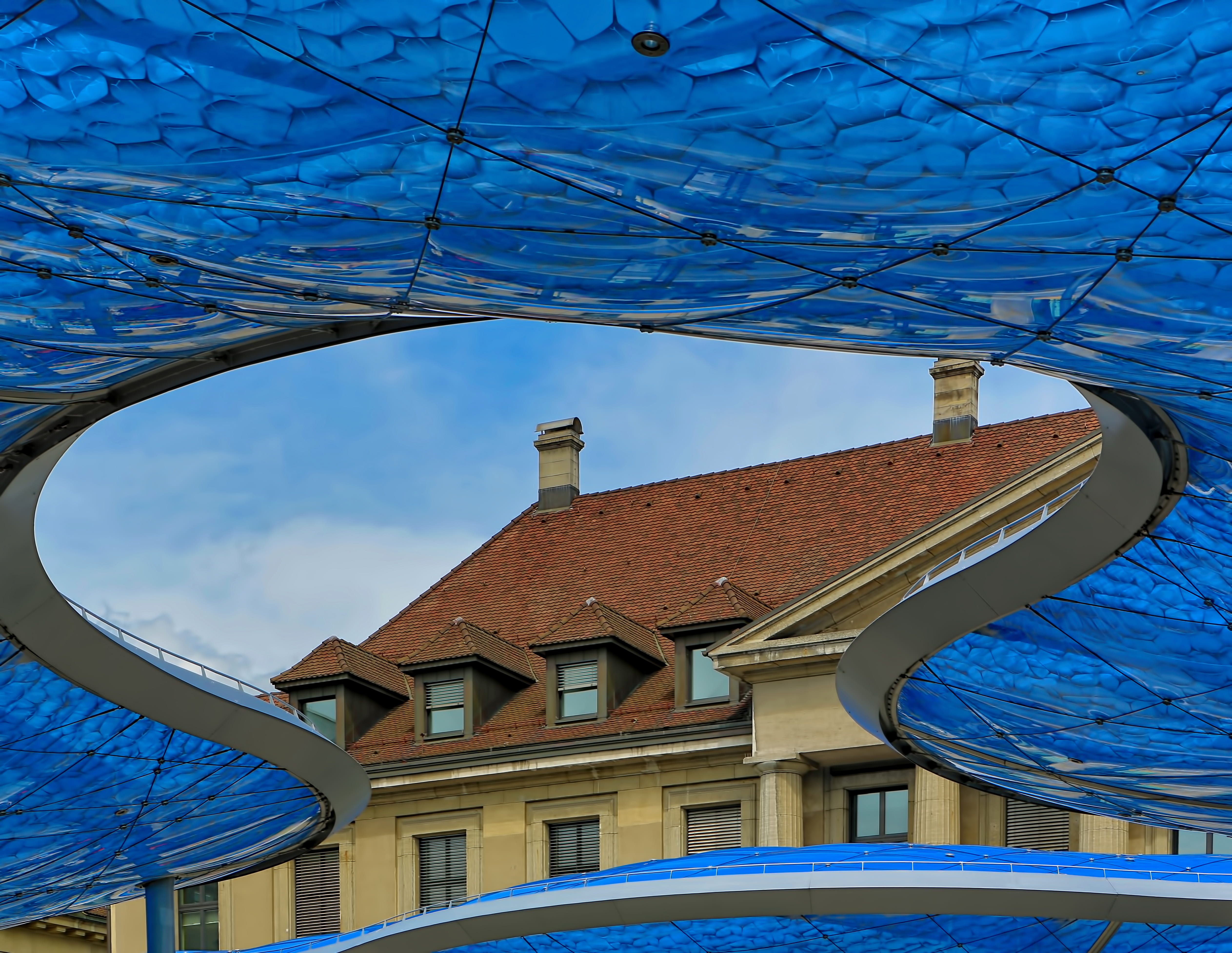 house, sunlight, geometric shape, shape, deck, low angle view, inflatable, day, station, built structure, tile, contrast, building, old and new, composition, HD Wallpaper