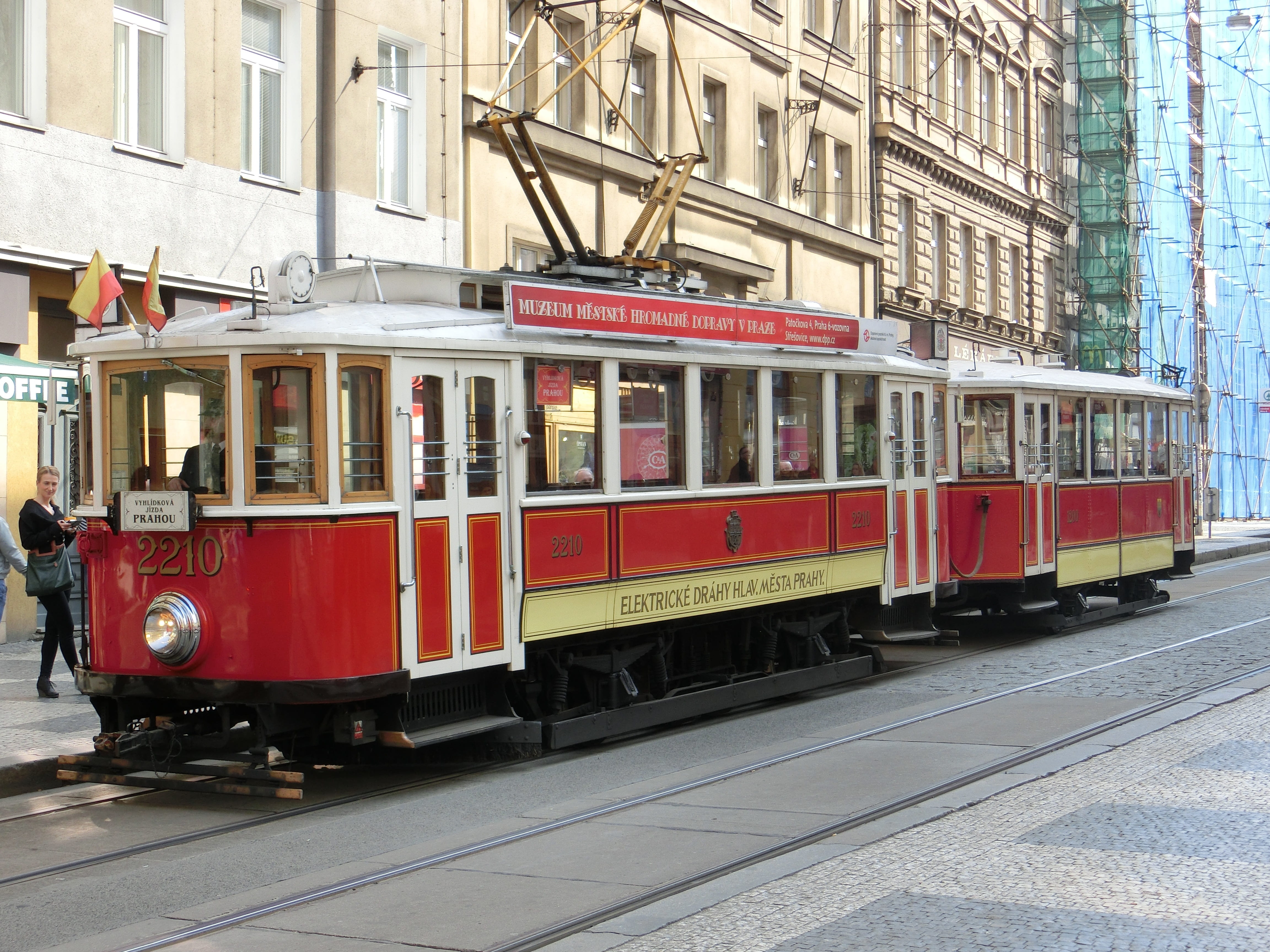 4K, cable car, architecture, train - vehicle, incidental people, day, building exterior, track, motion, train, station, red, built structure, prague, photo, HD Wallpaper