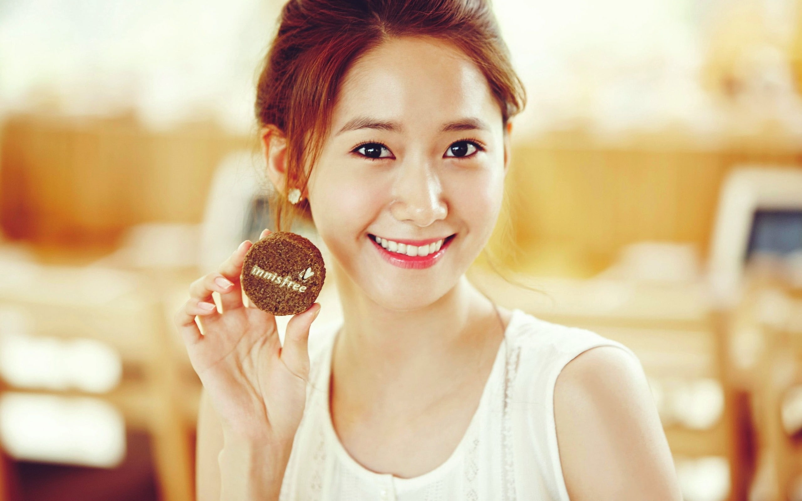 photo, hairstyle, korean, indoors, women, yoona, beauty, toothy smile, young adult, hd, holding, body part, lifestyles, girls, cheerful, teeth, HD Wallpaper
