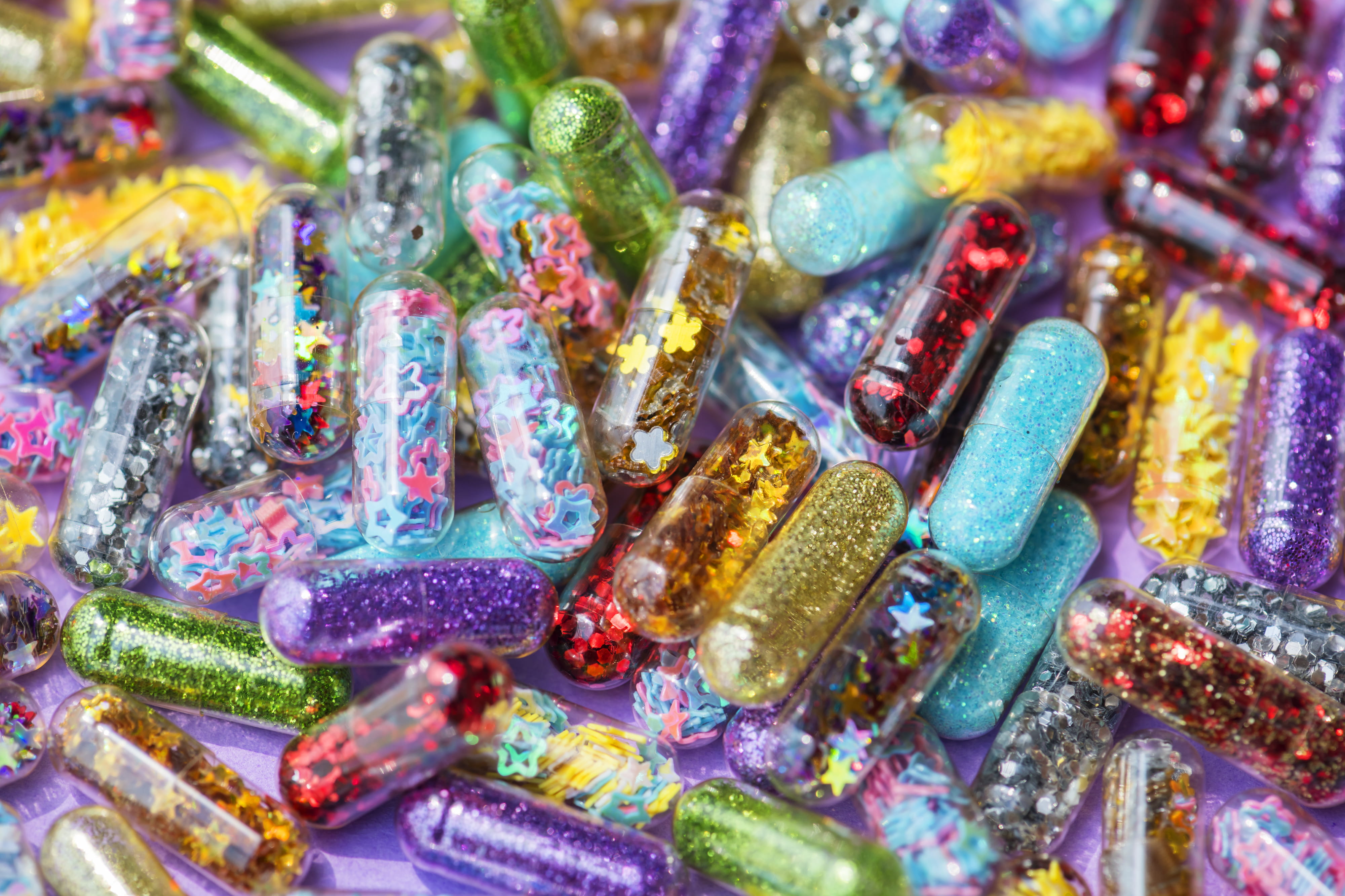 glitter, bright, glitters, close-up, glittering, choice, 4K, crystal, jewelry, backgrounds, indoors, large group of objects, multi colored, variation, HD Wallpaper