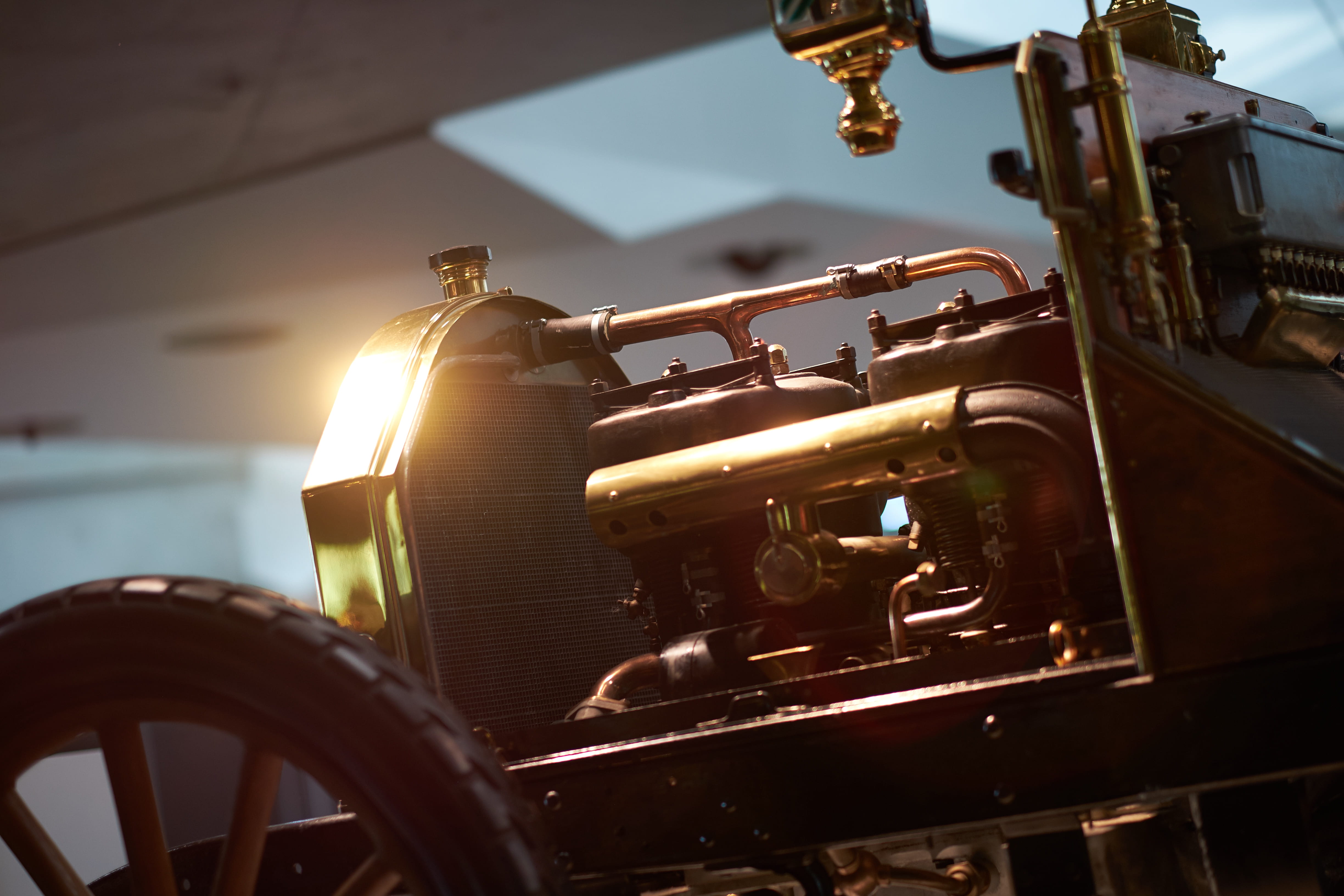 selective focus, light, old, shine, transportation, focus on foreground, mercedes-benz museum, mode of transportation, musical instrument, no people, lighting equipment, HD Wallpaper