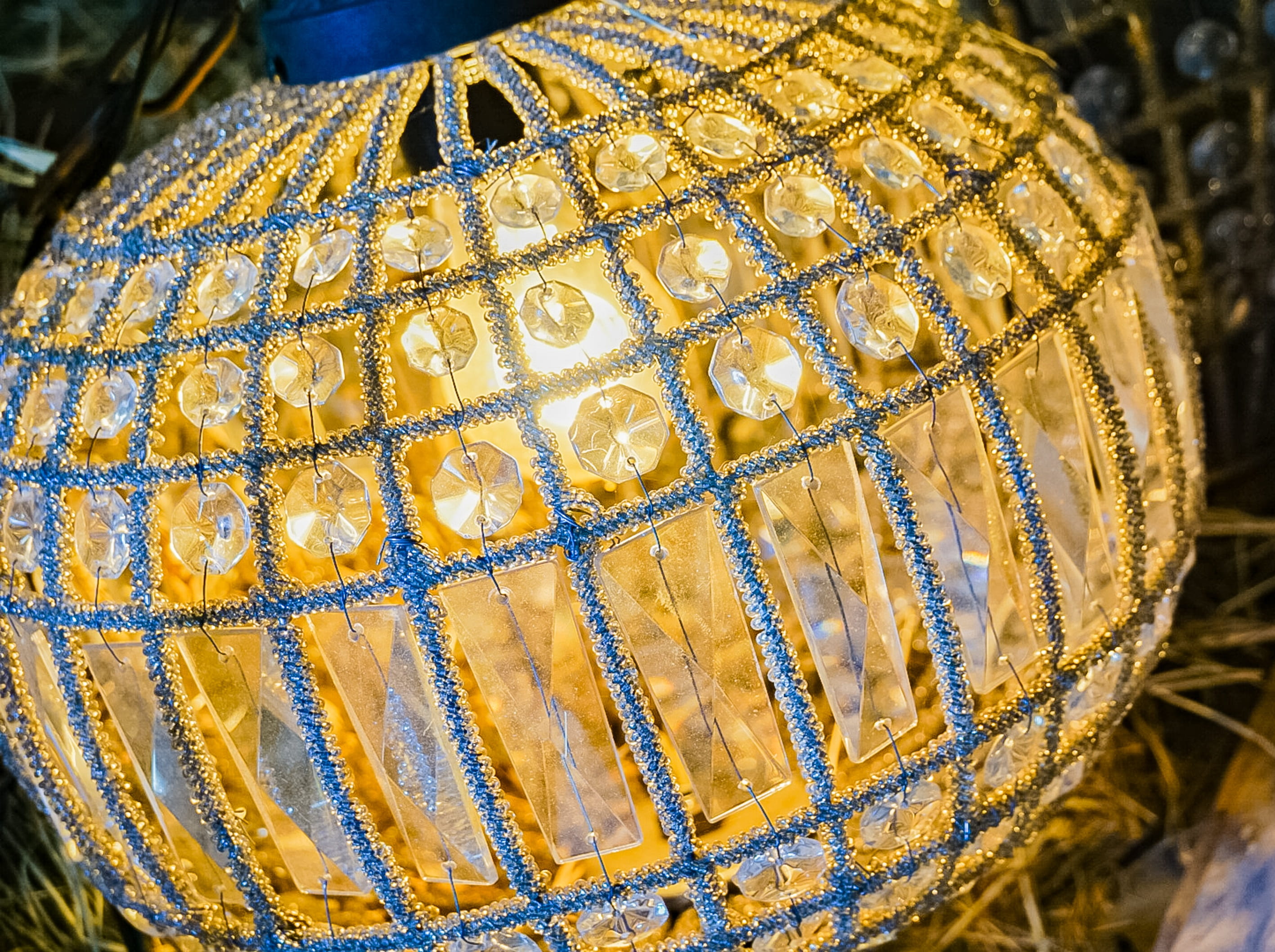 shop, classic, twinkle, current, single object, ceiling, bright, glow, art and craft, decoration, close-up, illuminate, hang, design, bulb, 2K, light bulb, HD Wallpaper