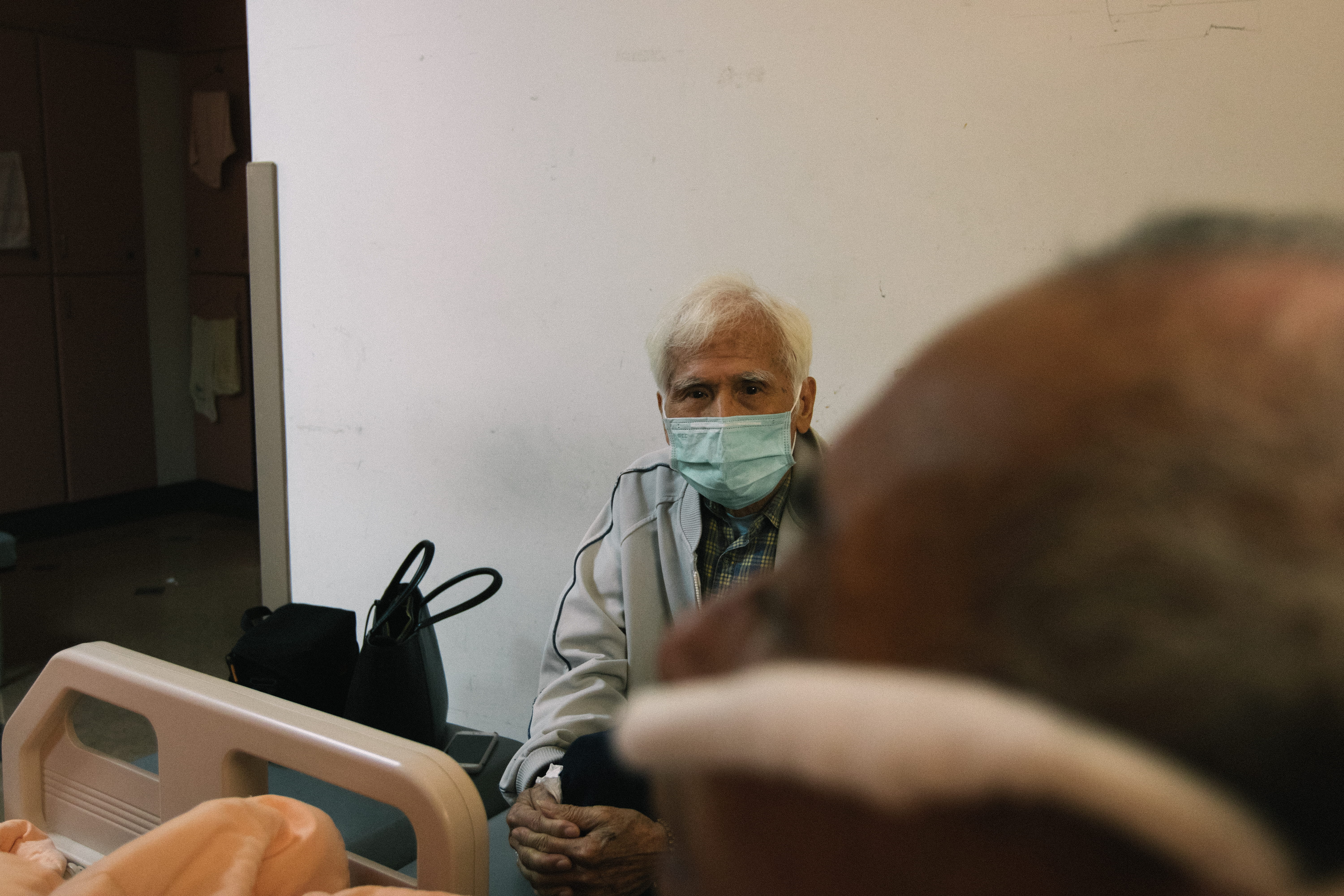 wall, plywood, healthcare and medicine, selective focus, men, beside, people, lcd screen, person, care, focus on background, surgery, grey, dentist, cushion, HD Wallpaper