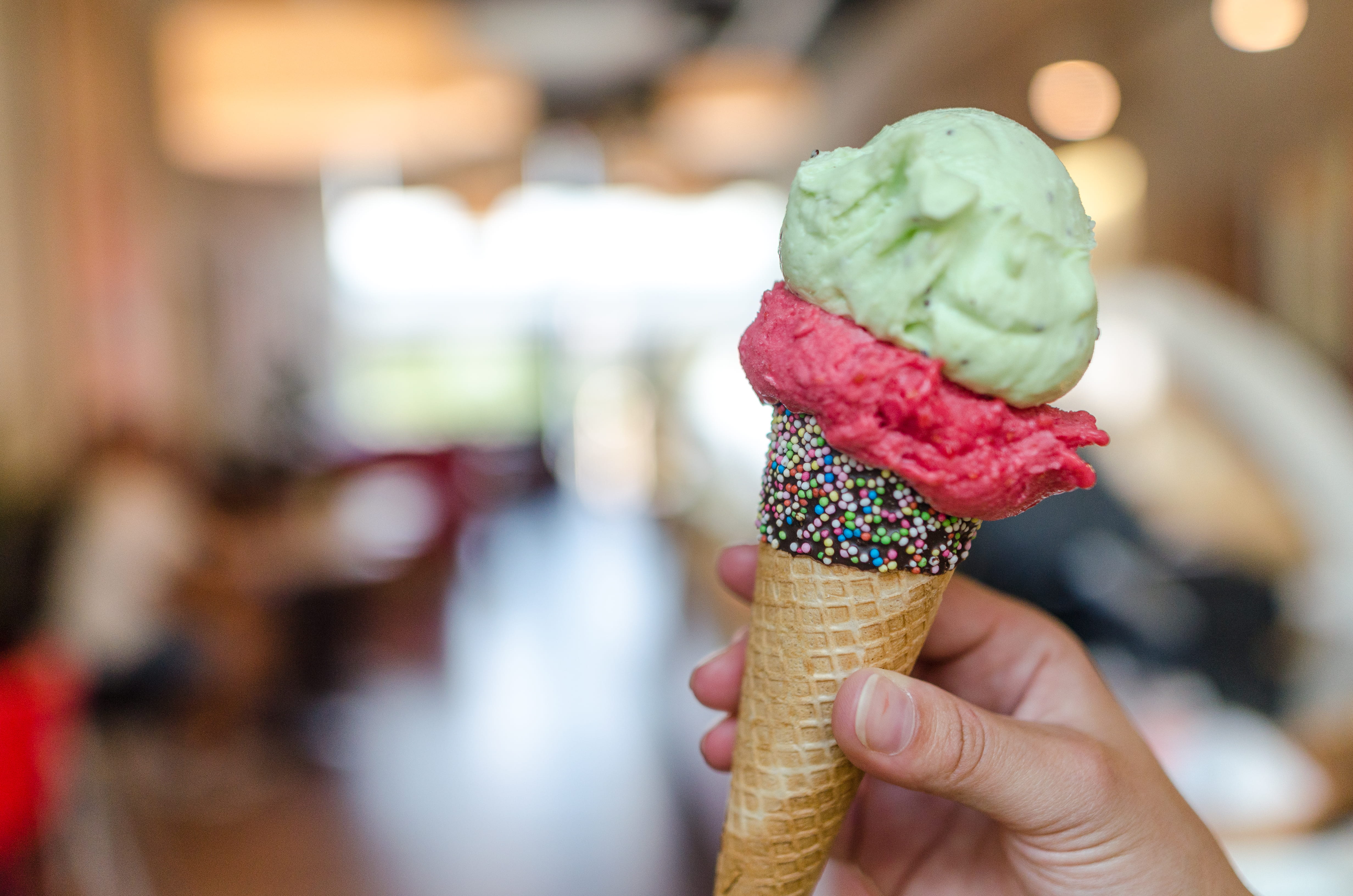 frozen food, summer, sweet food, dessert, indoors, indulgence, focus on foreground, human body part, cold, hand, cone, 4K, chocolate, ice cream, blur, HD Wallpaper
