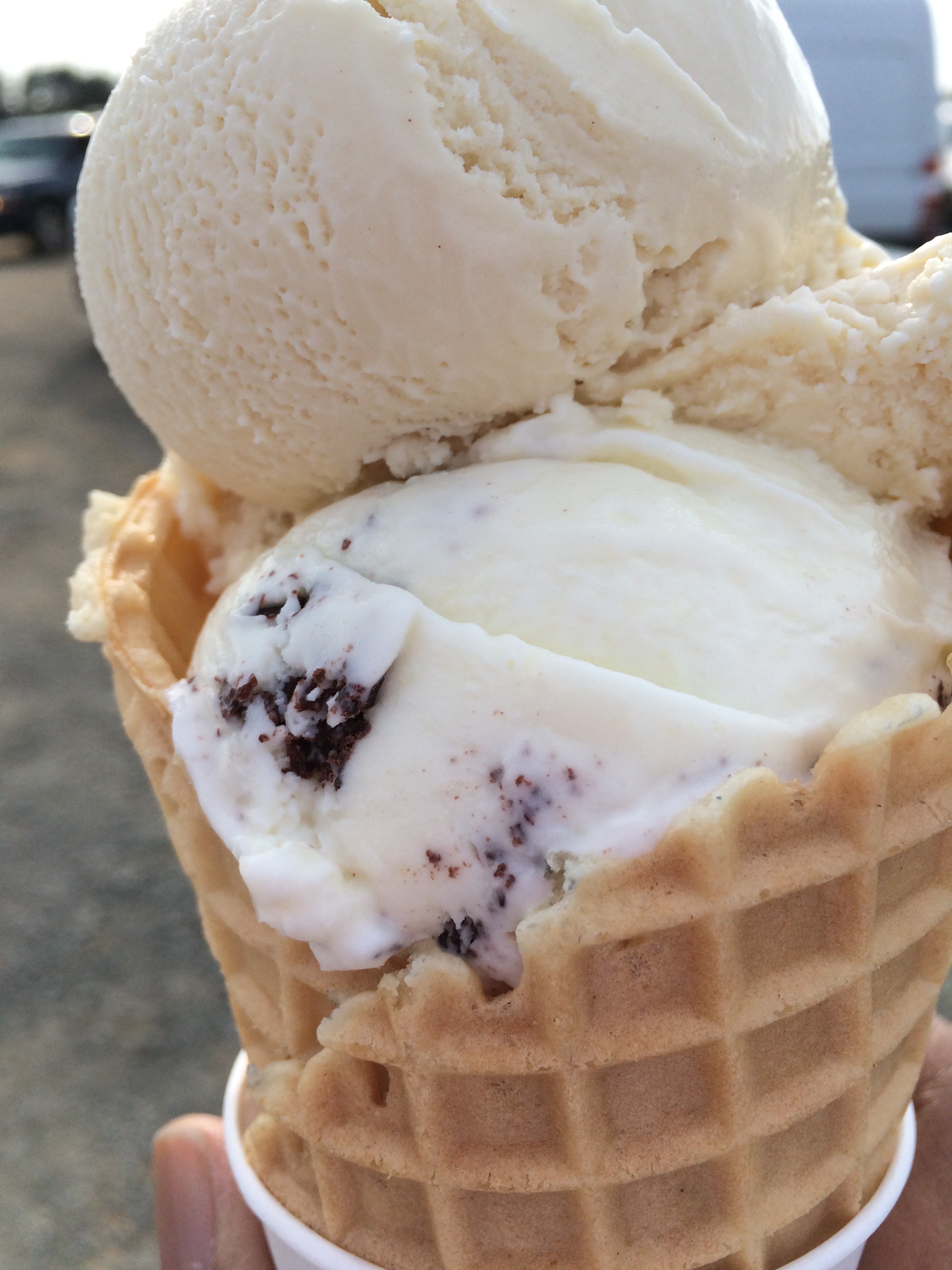 scoop, cone, holding, frozen sweet food, dairy product, sweet food, ice cream, 2K, ready-to-eat, human hand, food and drink, dairy, sweet, sugar, indulgence, Phone HD Wallpaper