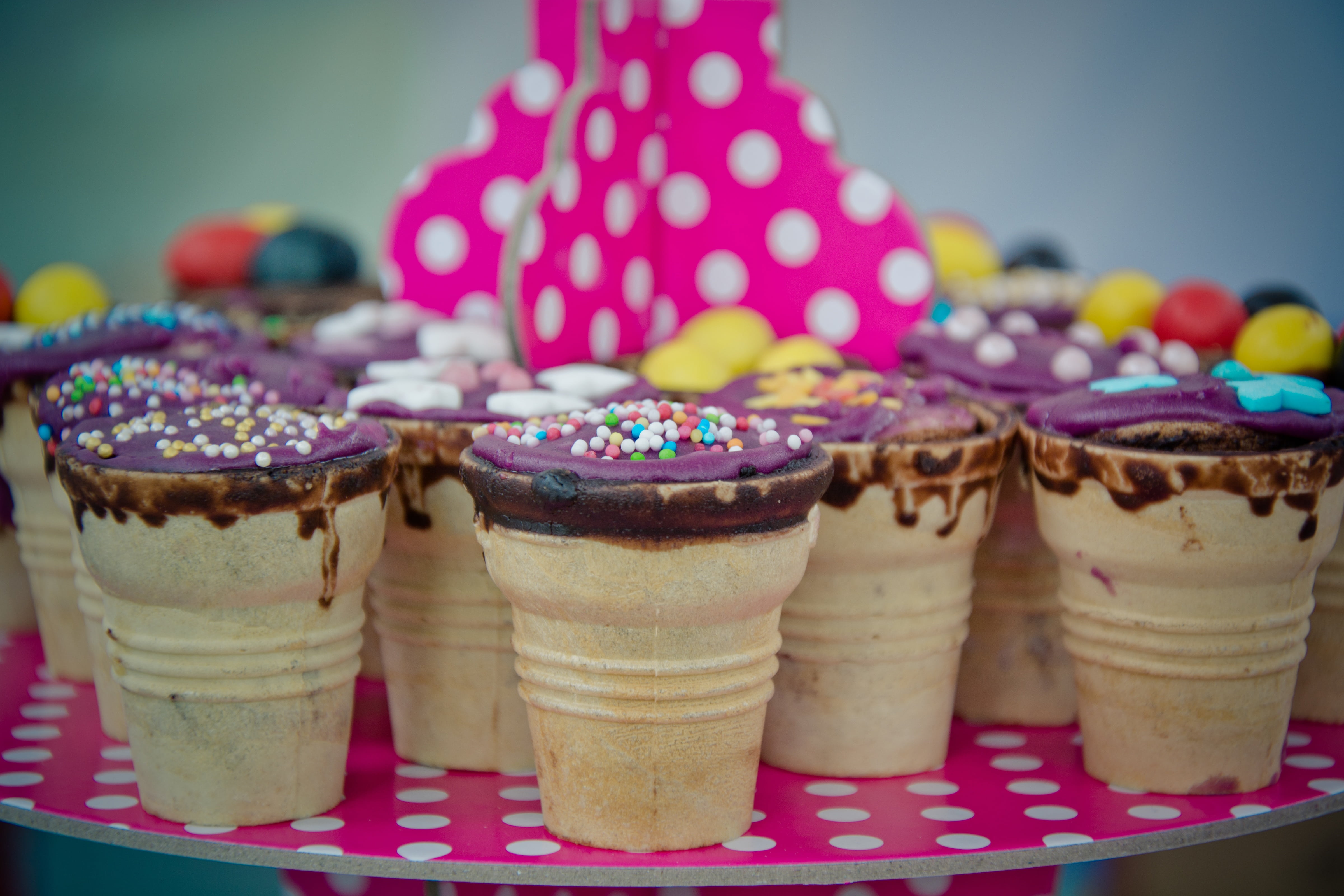 eat, cupcake, indoors, finger food, party, benefit from, freshness, ice cream cone, still life, temptation, no people, sugar pearls, cake, food and drink, HD Wallpaper