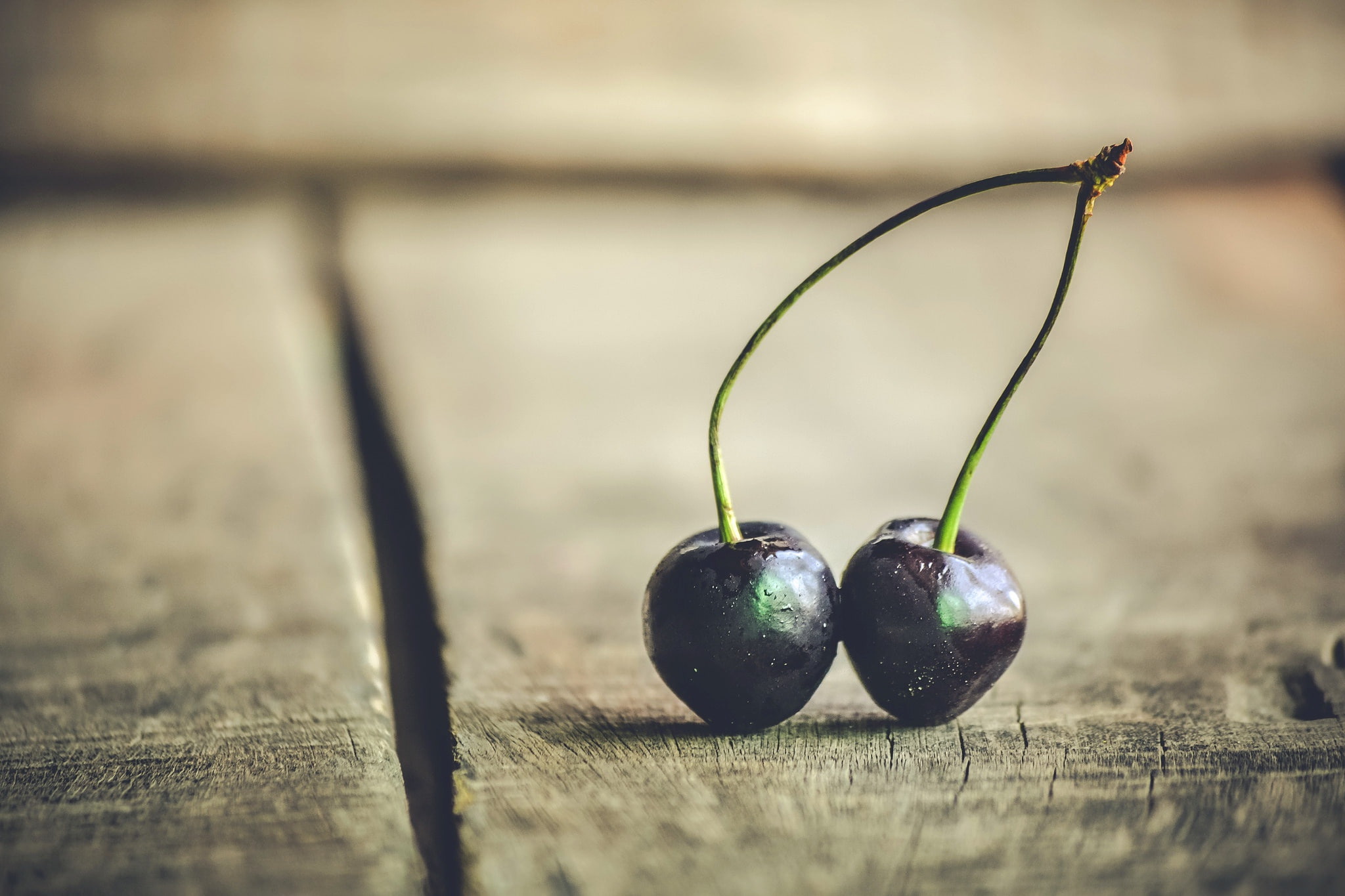 focus on foreground, close-up, fruit, food, day, wellbeing, freshness, wooden surface, table, nature, two objects, healthy eating, indoors, selective focus, HD Wallpaper