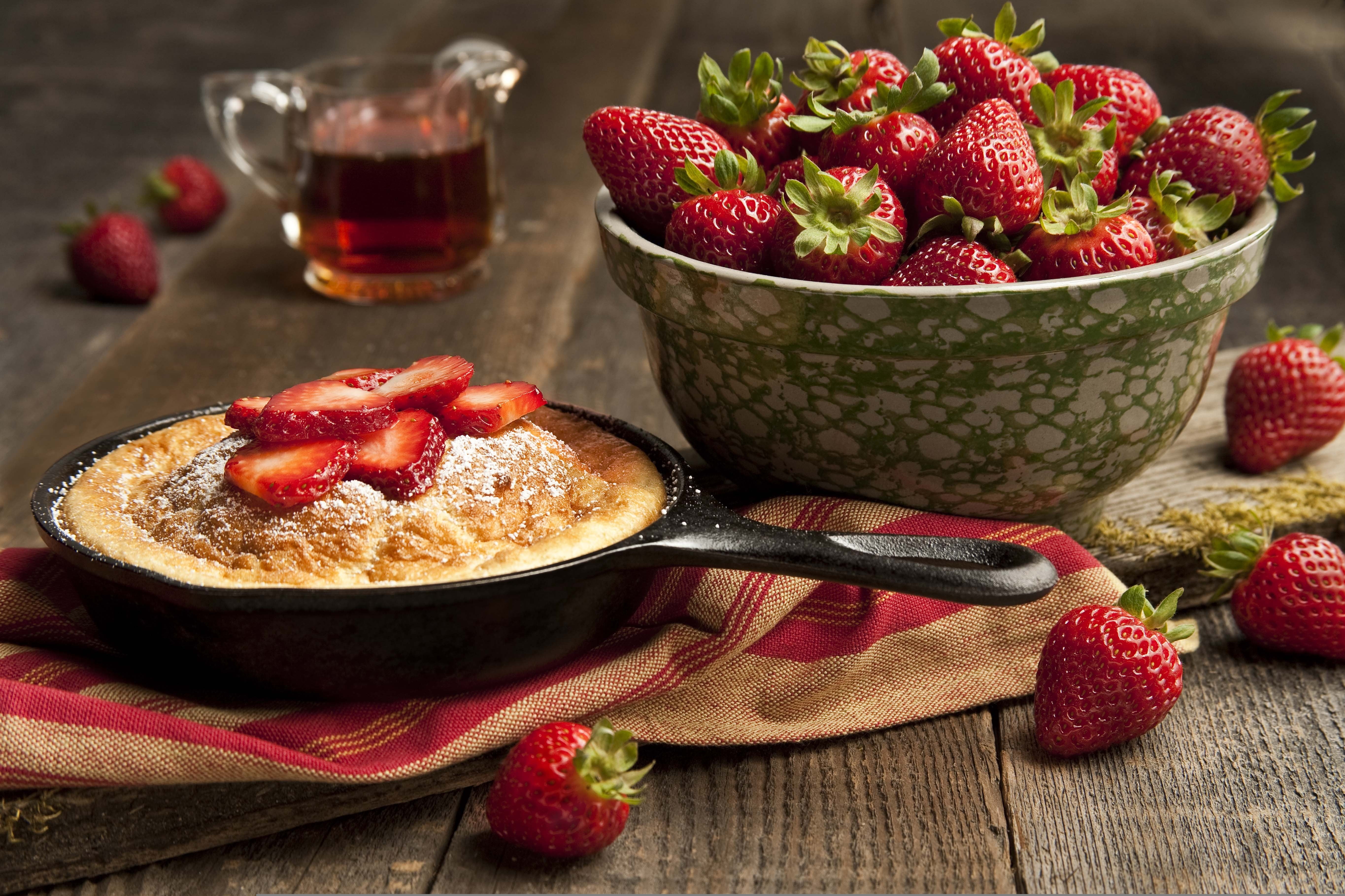 summer, refreshment, dessert, no people, table, food, gourmet, dieting, meal, focus on foreground, cake, kitchen utensil, eating utensil, breakfast, red, HD Wallpaper