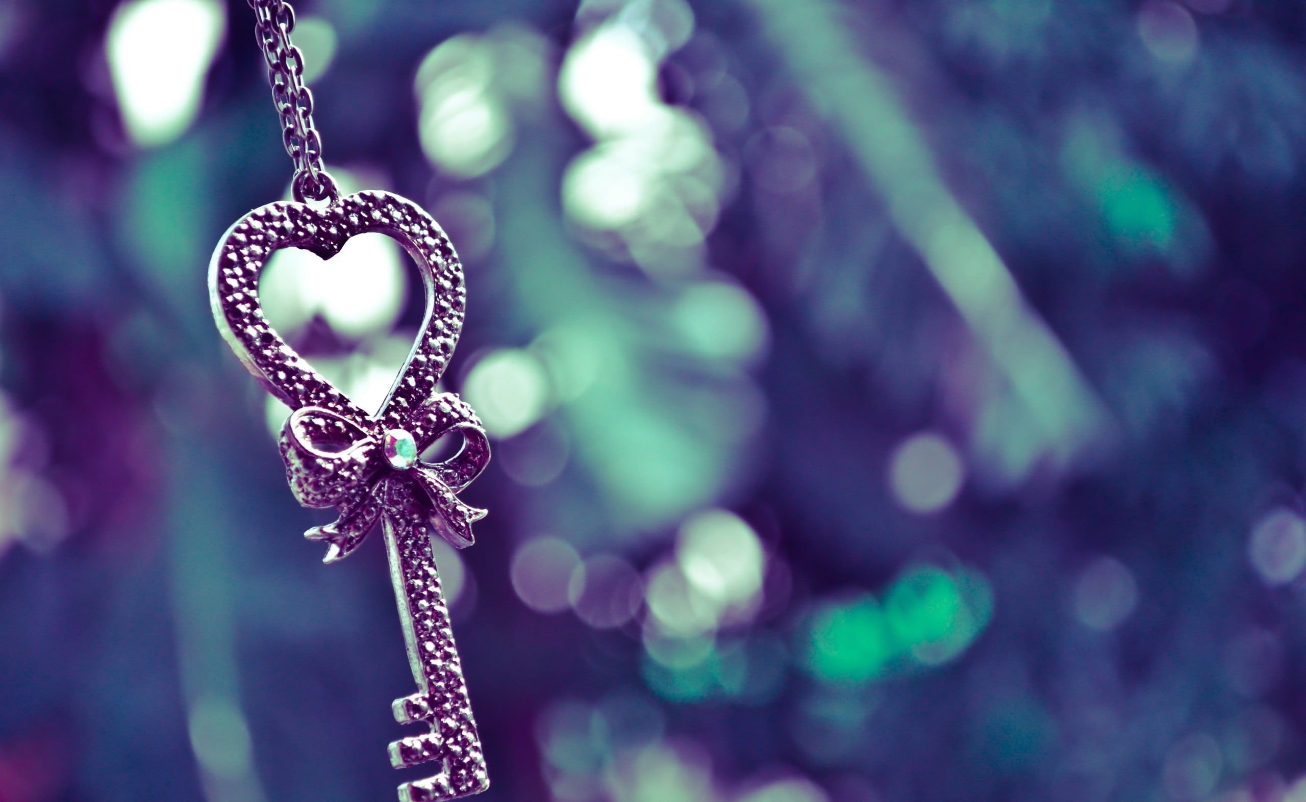 decoration, luxury, Heart, key, jewelry, focus on foreground, personal accessory, Love, necklace, positive emotion, emotion, single object, no people, metal, HD Wallpaper