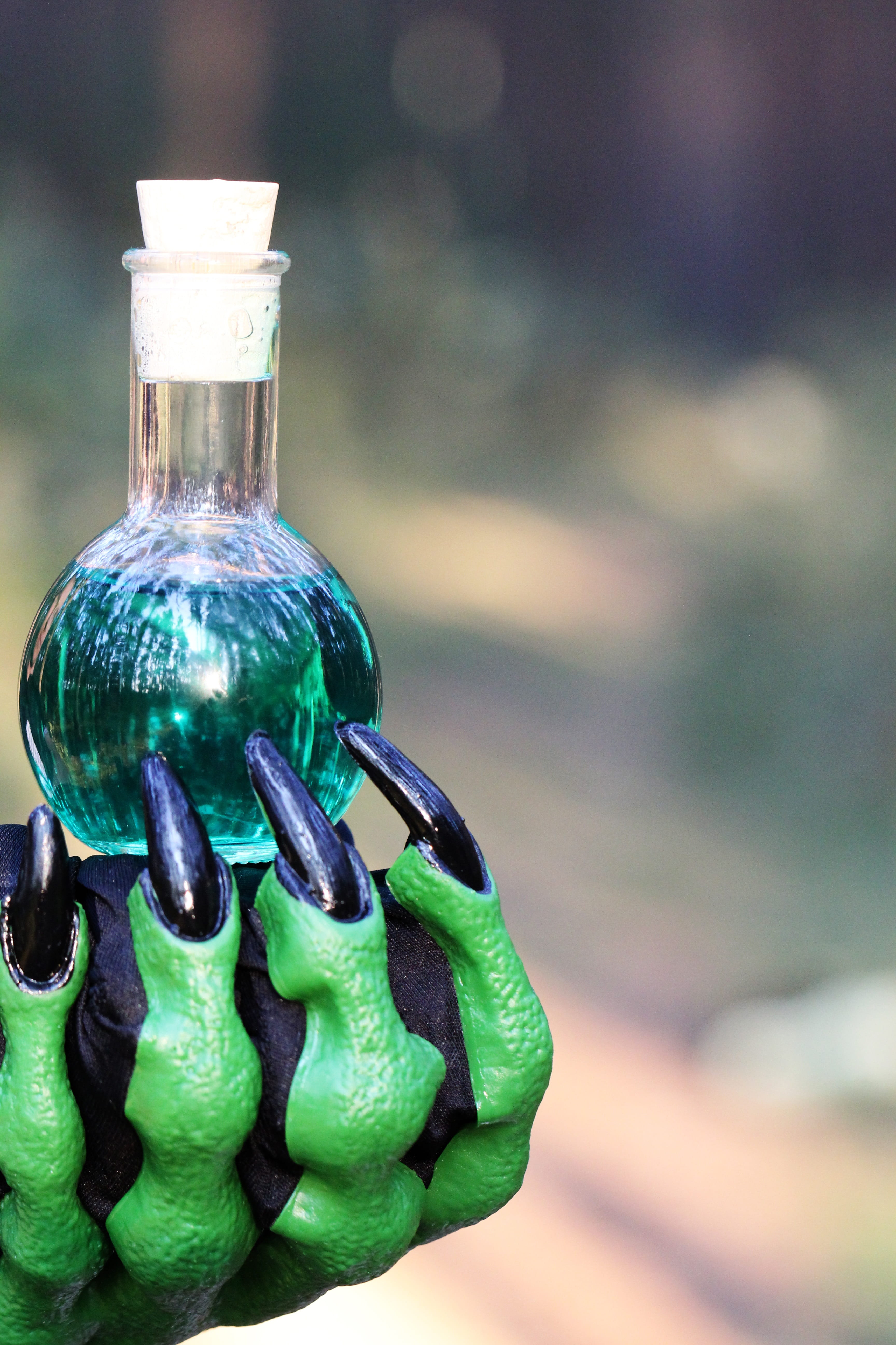ingredient, 5K, witchcraft, no people, terrible, representation, art and craft, outdoors, animal, witchs potion, day, glass - material, transparent, close-up, Phone HD Wallpaper
