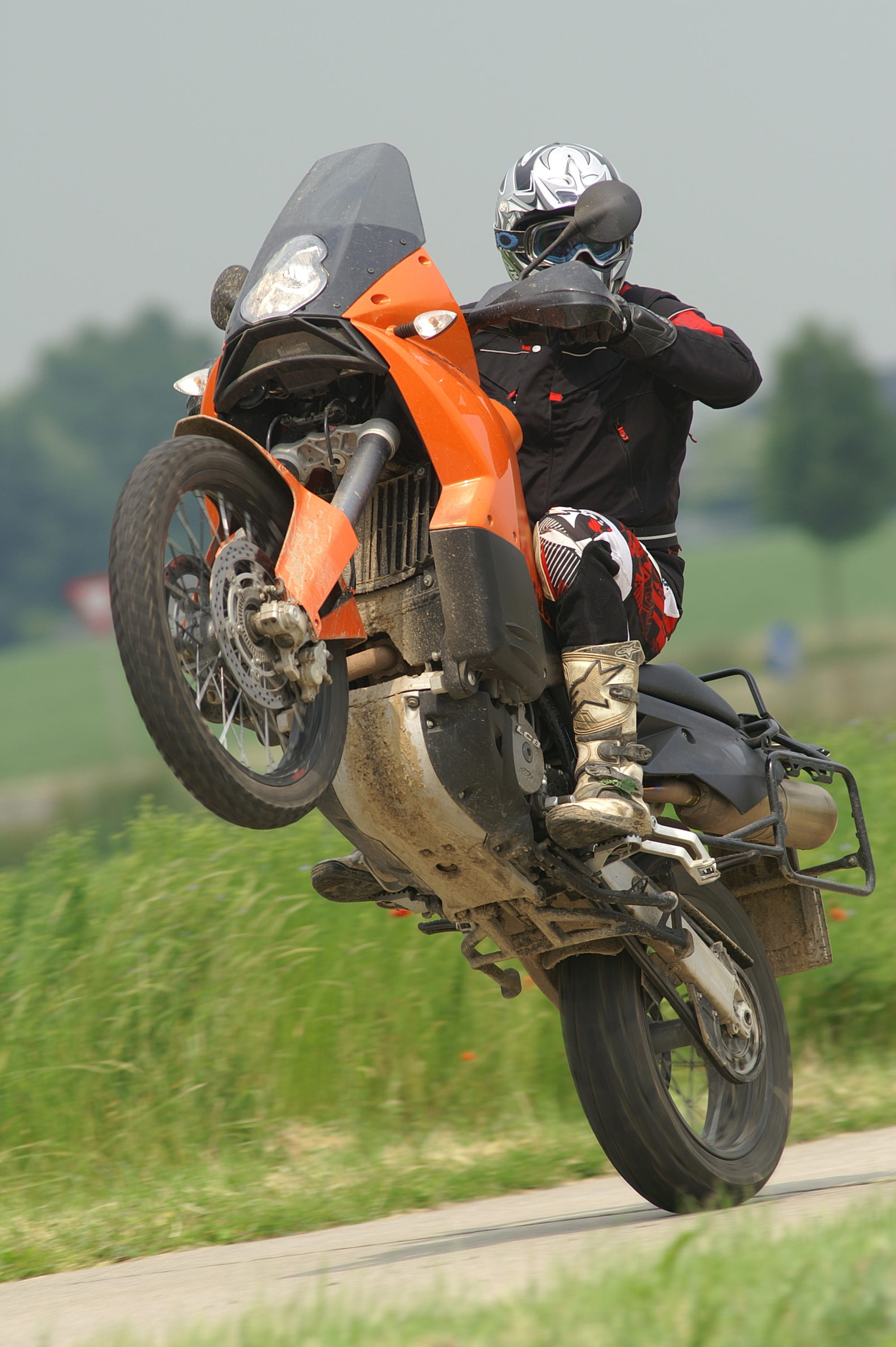 ride, speed, motorbike motorcycle, road, motorbike, sports race, outdoors, one person, dangerous, motocross, professional, extreme sports, motorcycle, crash helmet, Phone HD Wallpaper
