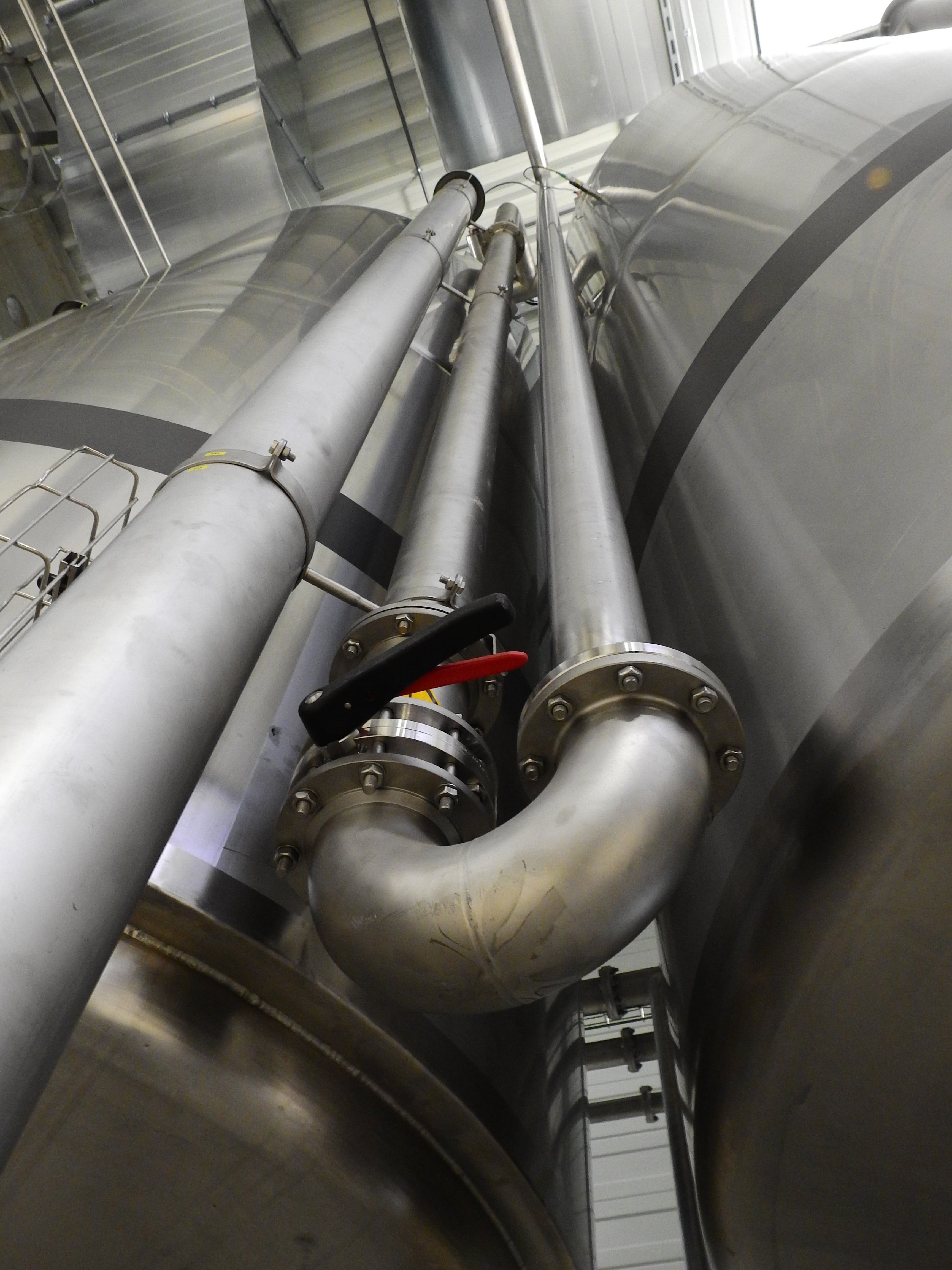 pipes, fuel and power generation, manufacturing equipment, factory, indoors, 4K, connection, stainless steel, pipe - tube, steel, industry, no people, Phone HD Wallpaper