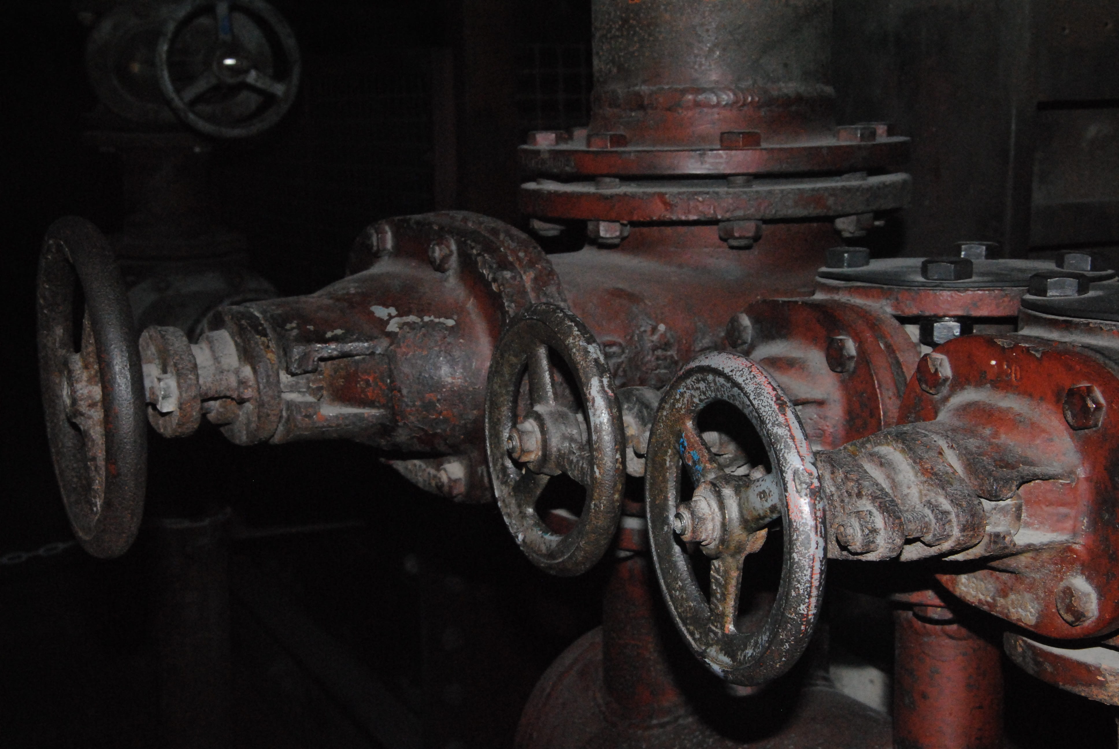 round, pipe - tube, workshop, wheel, lock, 4K, water distribution, machine part, factory, machine valve, pipes, industry, boiler house, water, heating, HD Wallpaper