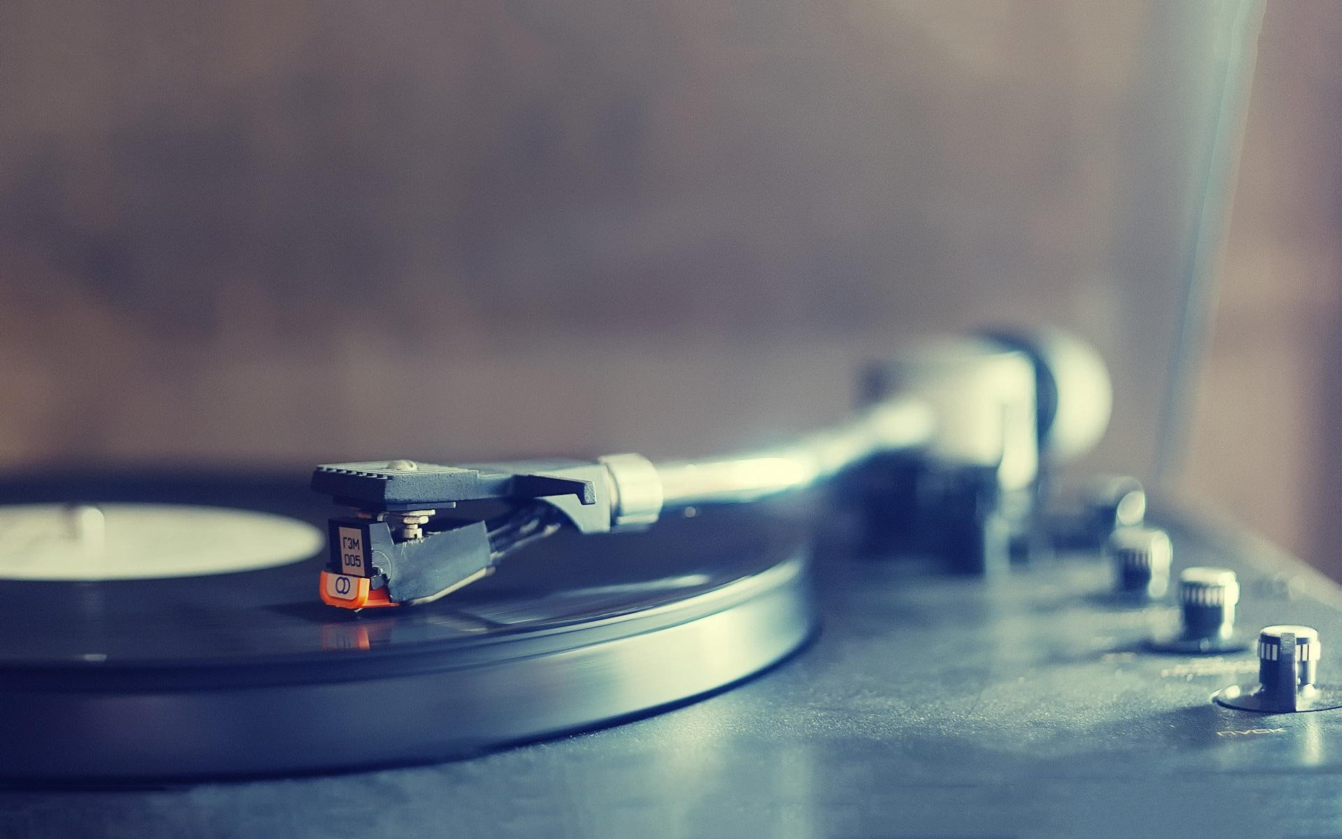 retro styled, technology, still life, indoors, 1080P, antique, records, equipment, turntable, nostalgia, arts culture and entertainment, vinyl, HD Wallpaper