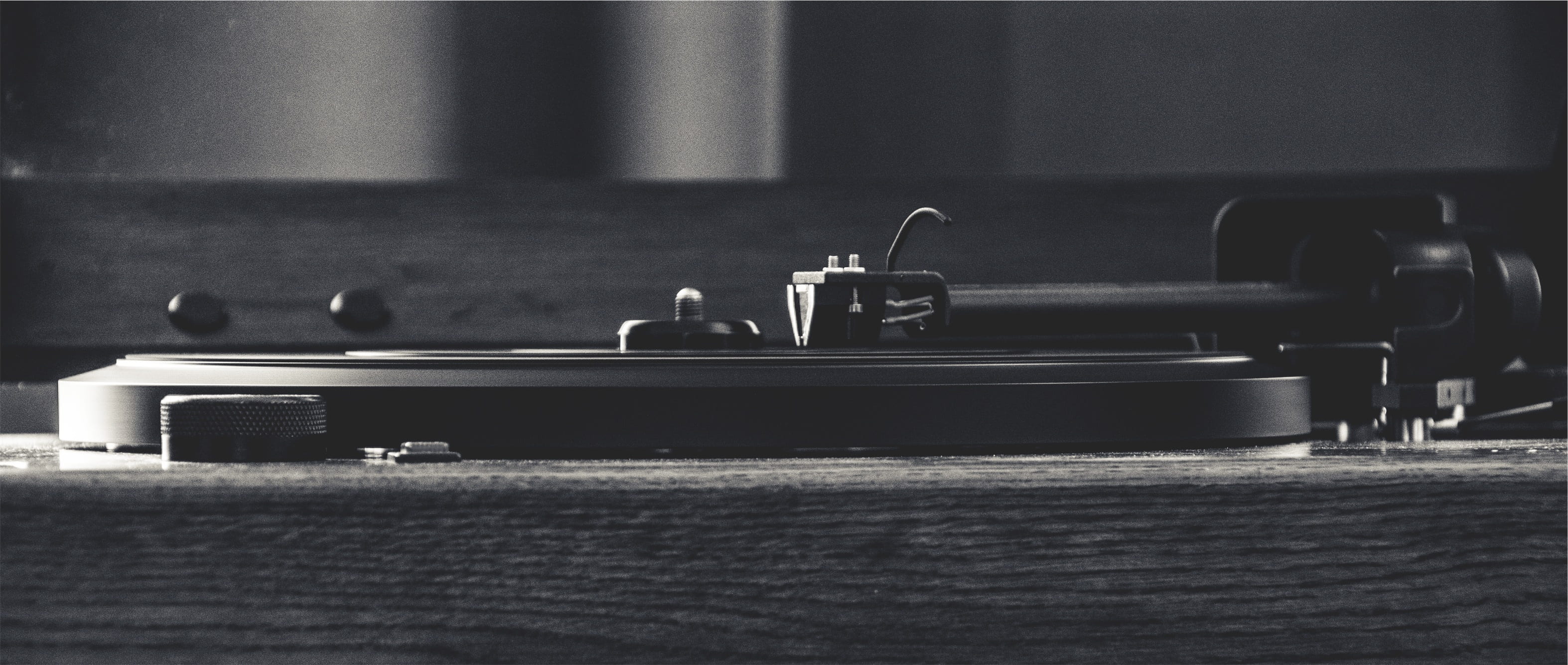 close-up, record, audio equipment, no people, tonearm, still life, steel, retro styled, home interior, arts culture and entertainment, domestic room, technology, HD Wallpaper