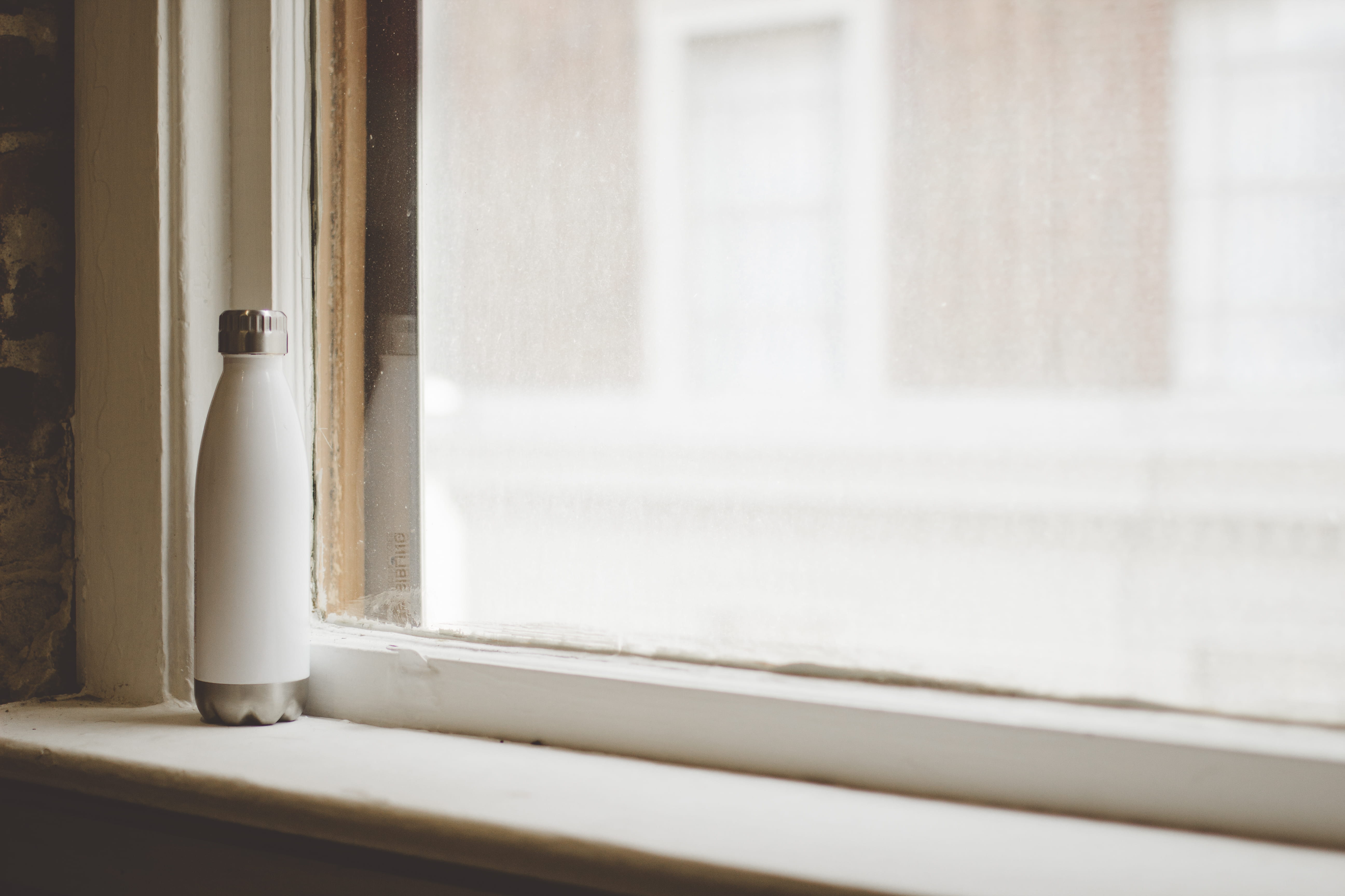 absence, open space, closed, bright, 5K, small group of objects, nature, glass - material, minimalism, shelf, white, building, white color, insulated, HD Wallpaper