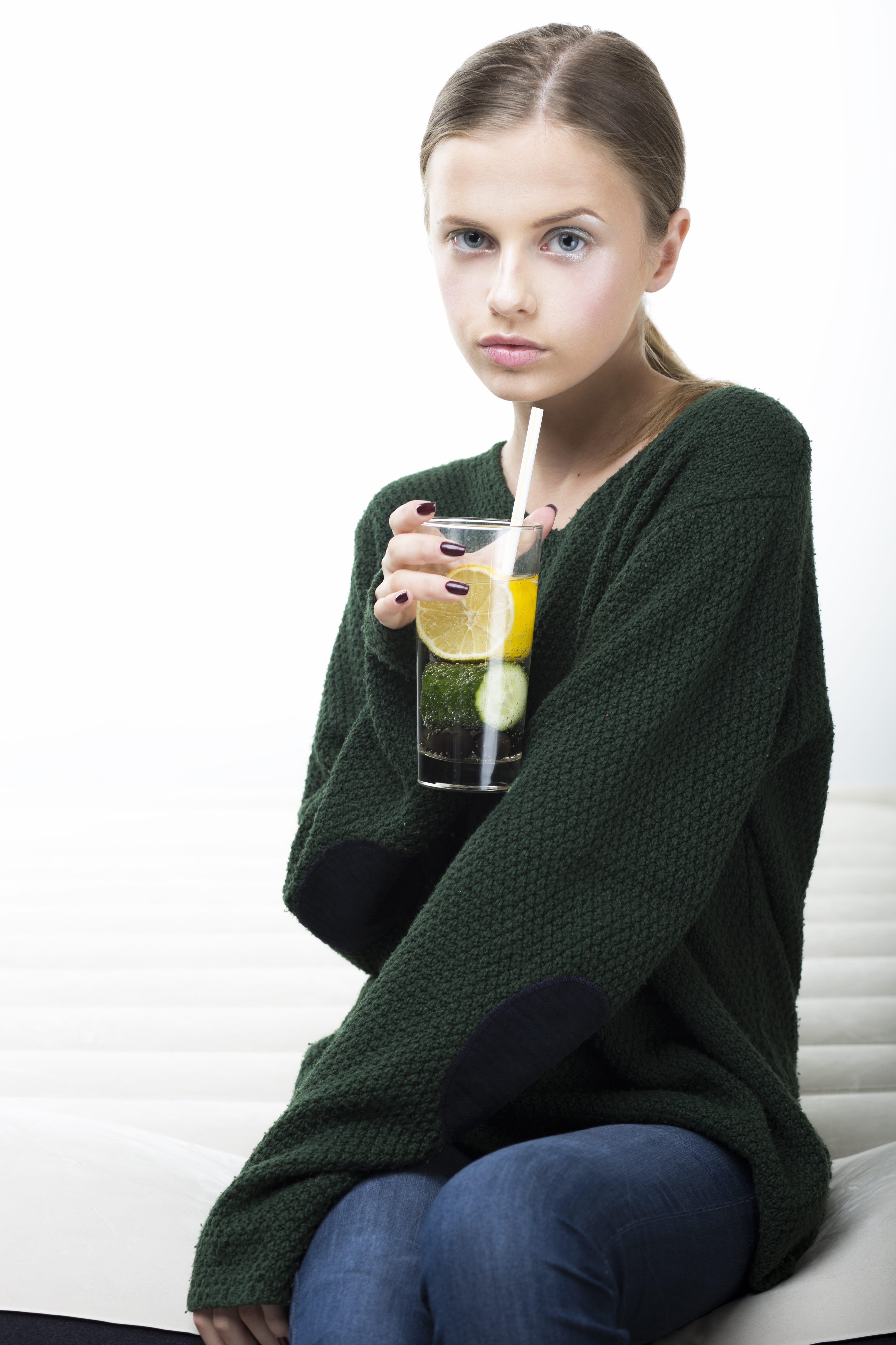 pullover, women, bang, leisure activity, isolated, vegetables, knitted, professional, glass, modern, fashion look, indoors, portrait, one, lovely, studio, Phone HD Wallpaper